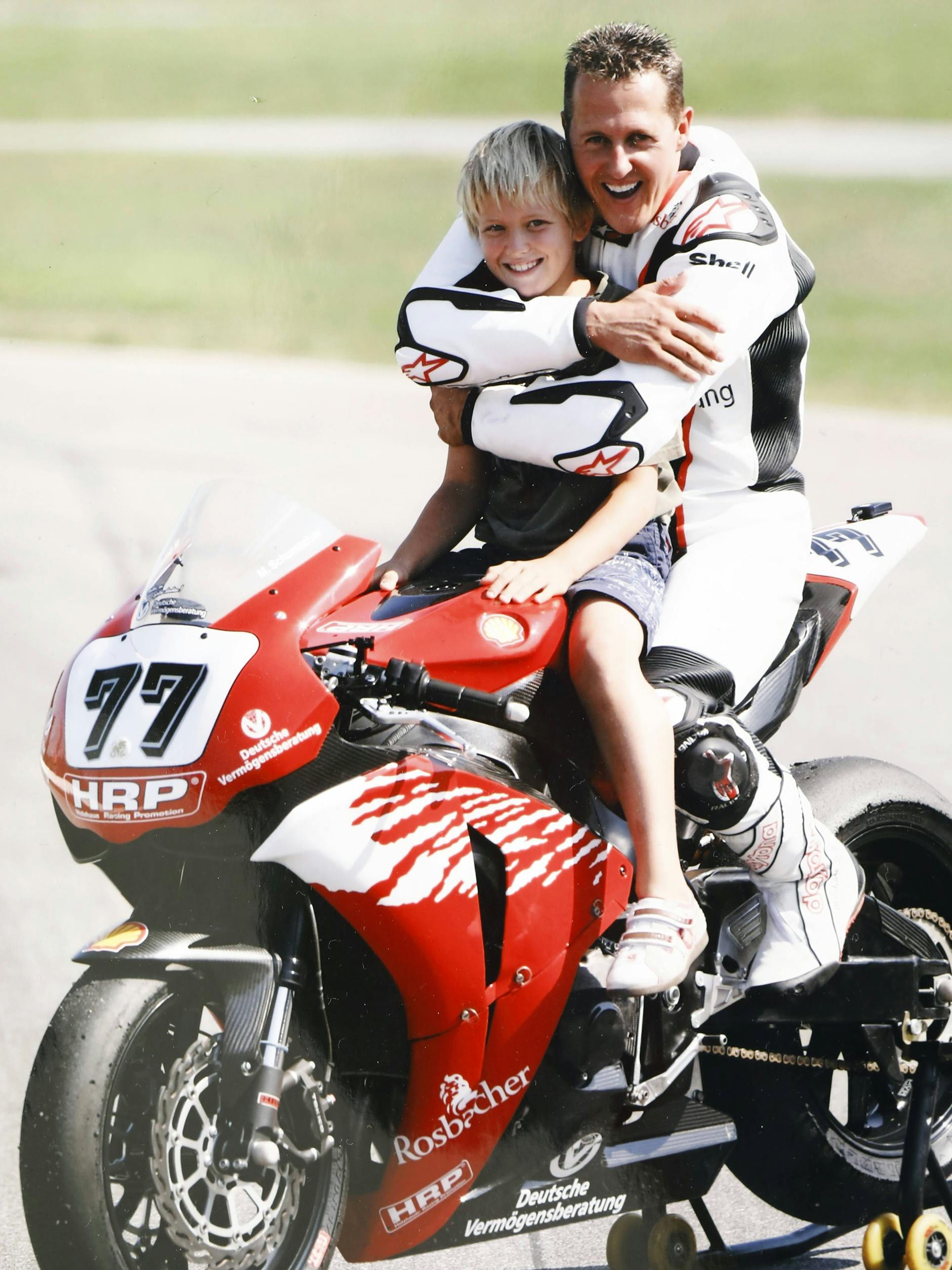 Michael Schumacher und Sohn Nick im Jahr 2008.