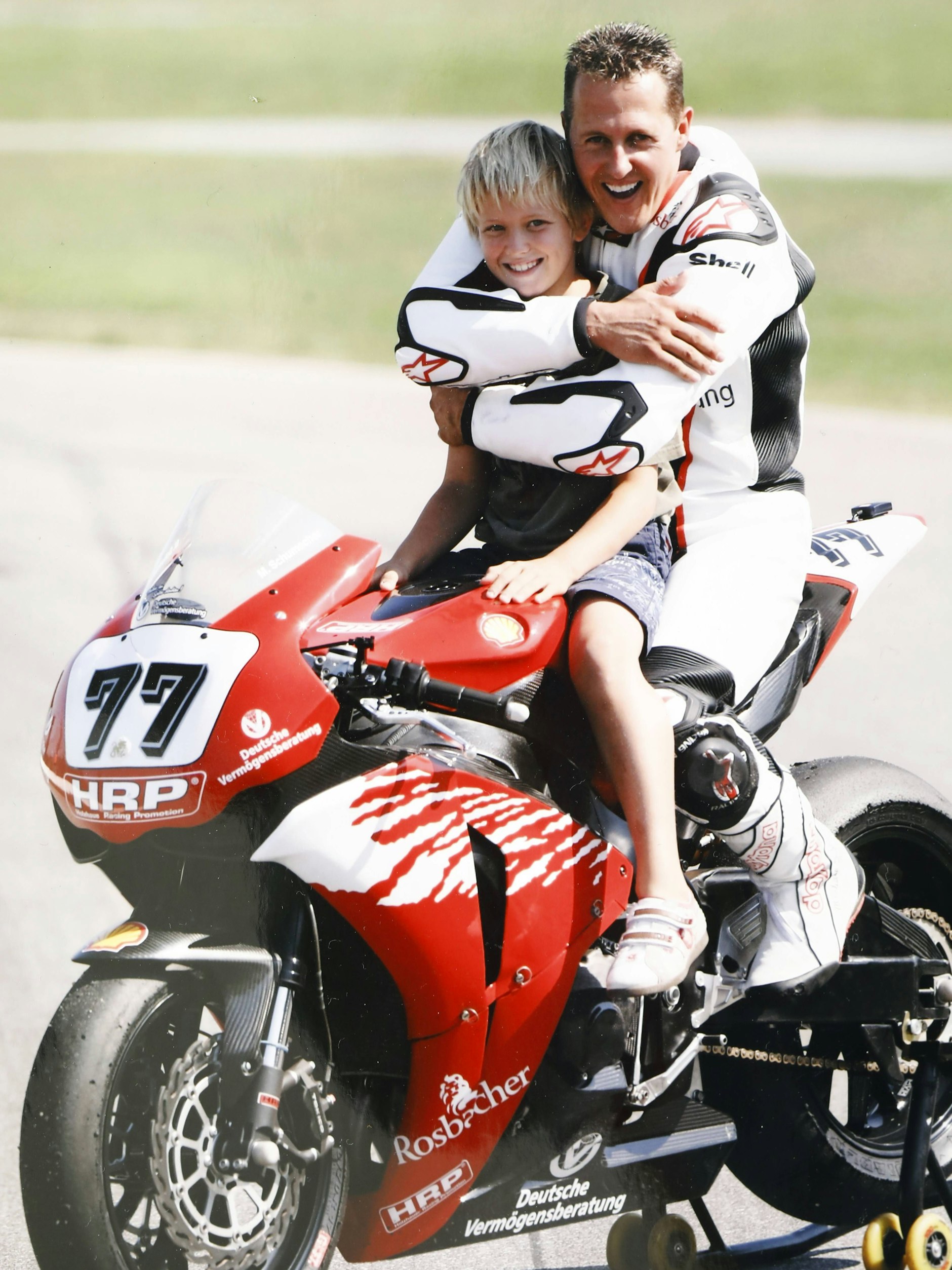Michael Schumacher und Sohn Nick im Jahr 2008.
