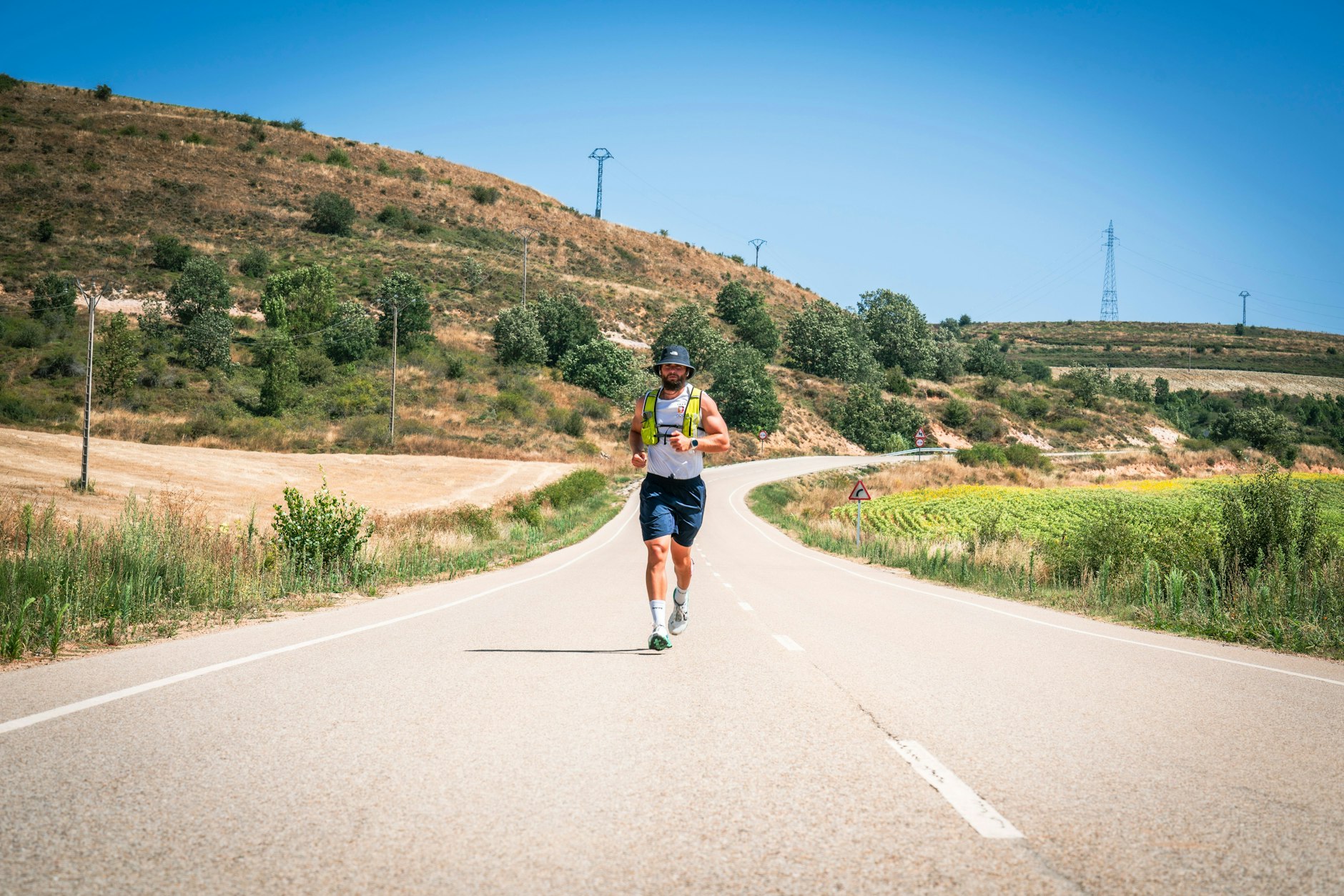 Wie Arda Saatçi als jüngster Ultramarathonläufer der Welt 3000 Kilometer von Berlin nach New
