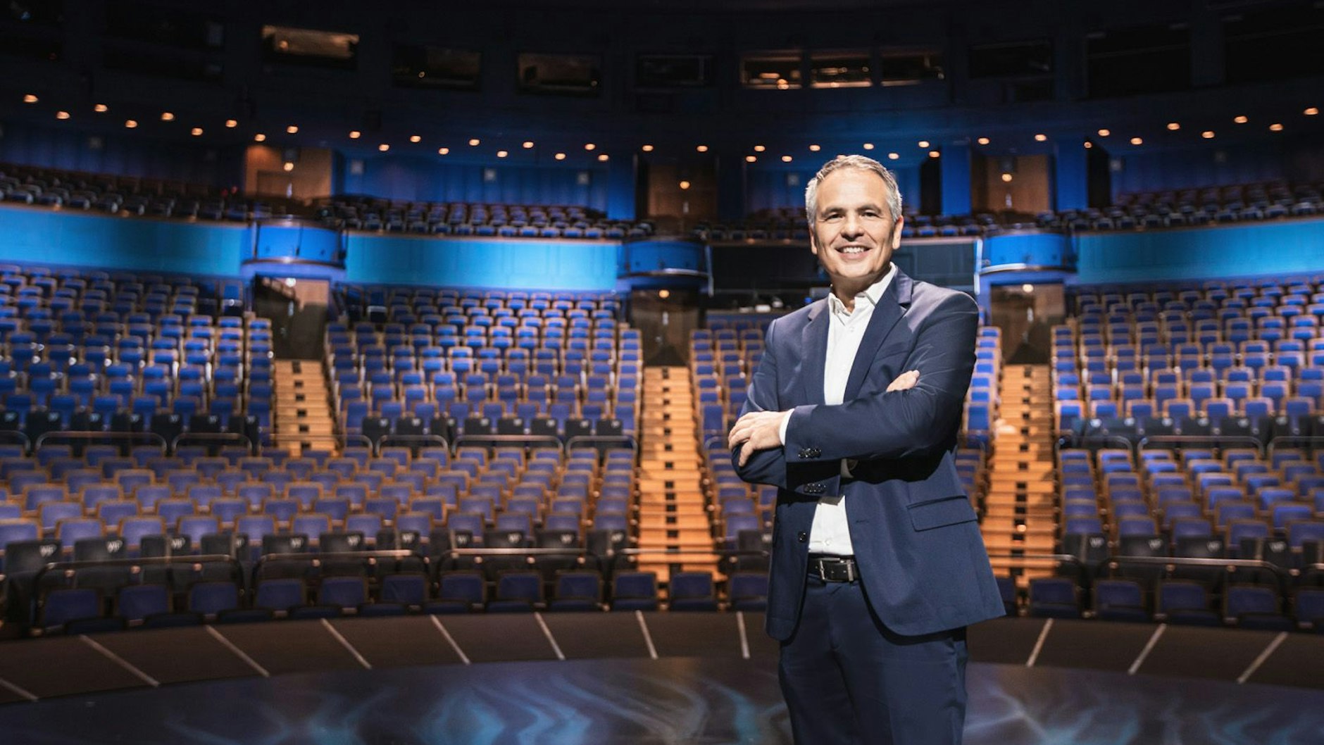 Auf der großen Bühne des Friedrichstadt-Palastes: Intendant Berndt Schmidt