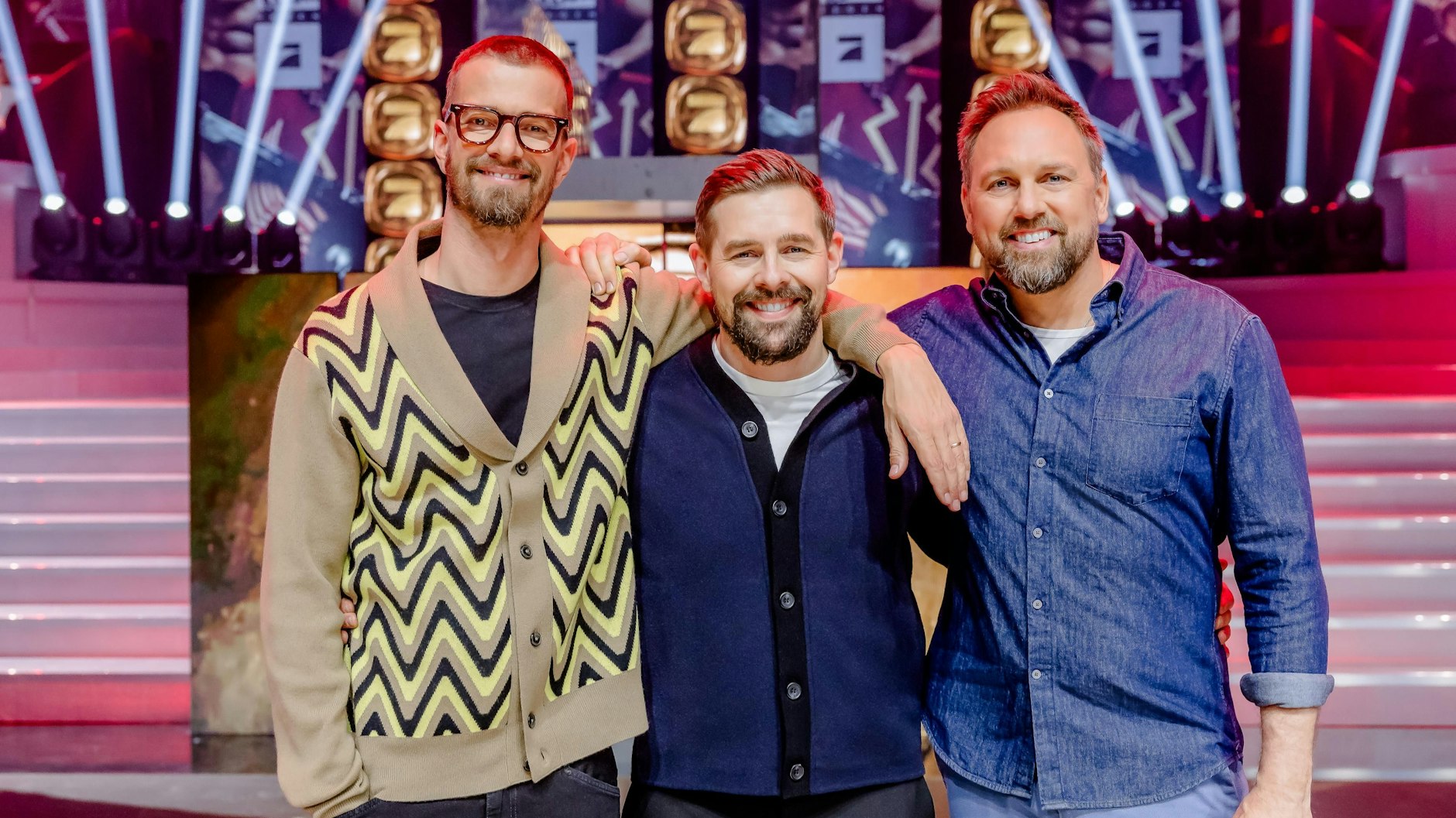Joko und Klaas mit Moderator Steven Gätjen, der die Show Joko und Klaas gegen ProSieben moderiert.