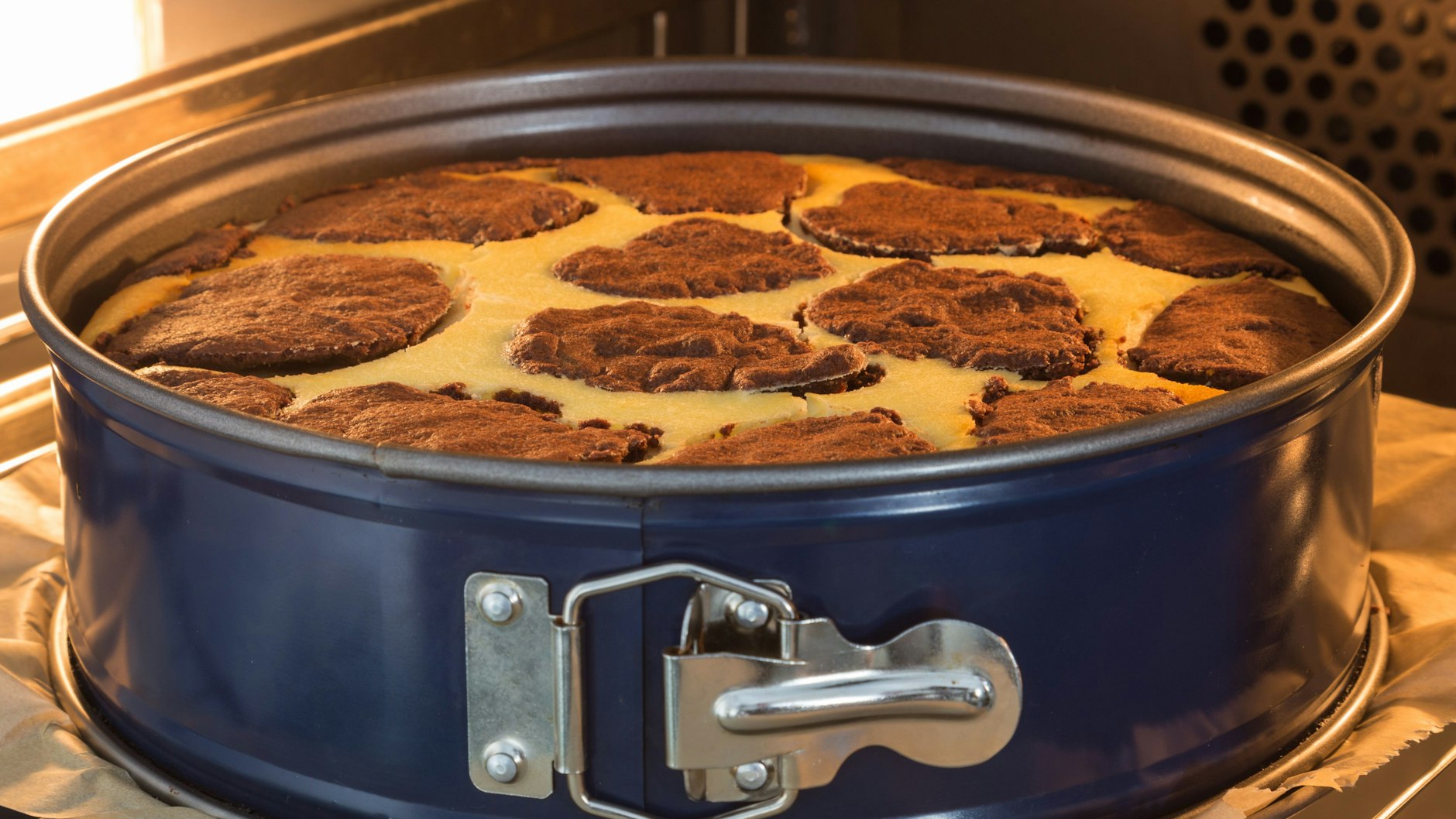 Zupfkuchen können Sie entweder in einer Springform oder auf einem Backblech zubereiten - beides funktioniert wunderbar.