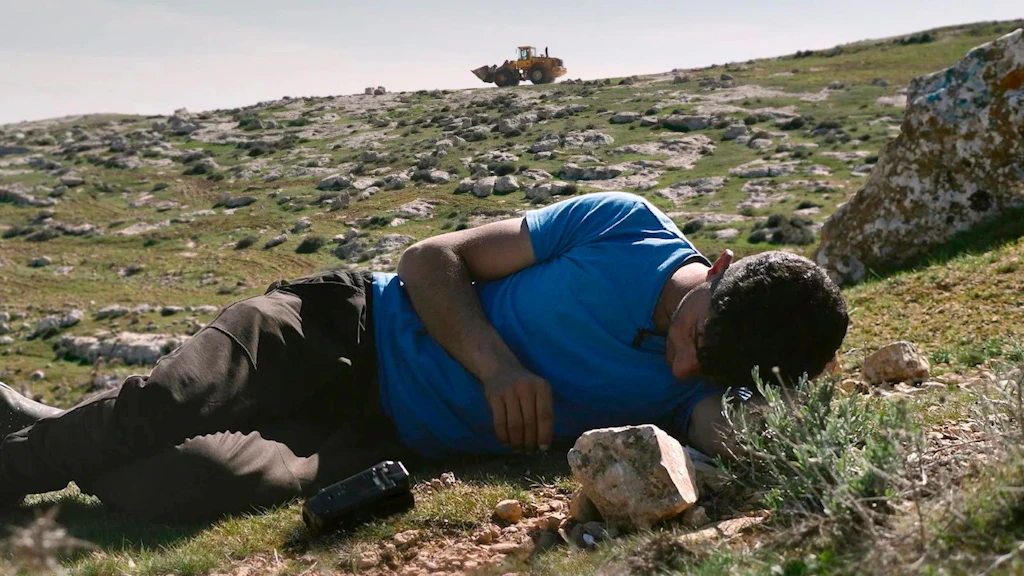 Berlin'in başkent portalı filmi Yahudi karşıtı olarak nitelendirdi ve özür diledi