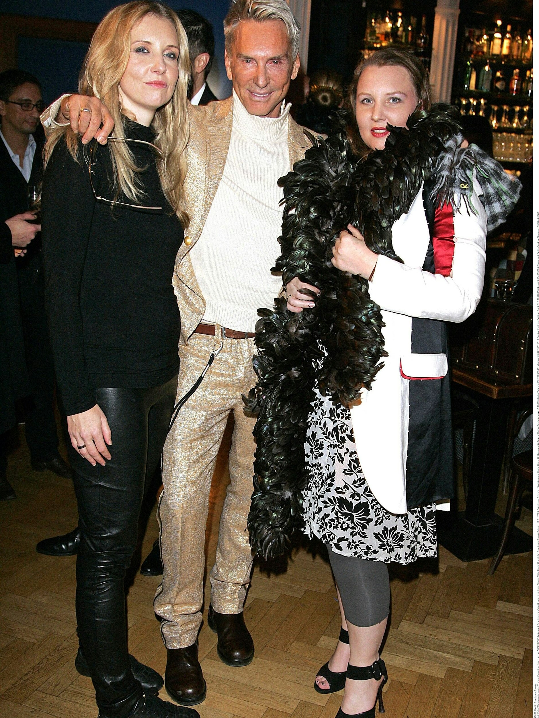 Wolfgang Joop mit seinen Töchtern Jette (li.) und Florentine im Jahr 2009.