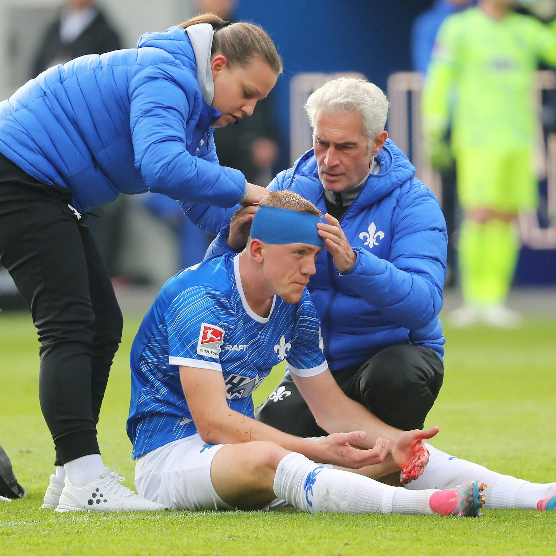 Darmstadts Isac Lidberg krachte vergangen Sonnabend mit Deyo Zeefuik zusammen und spielte mit Turban weiter.