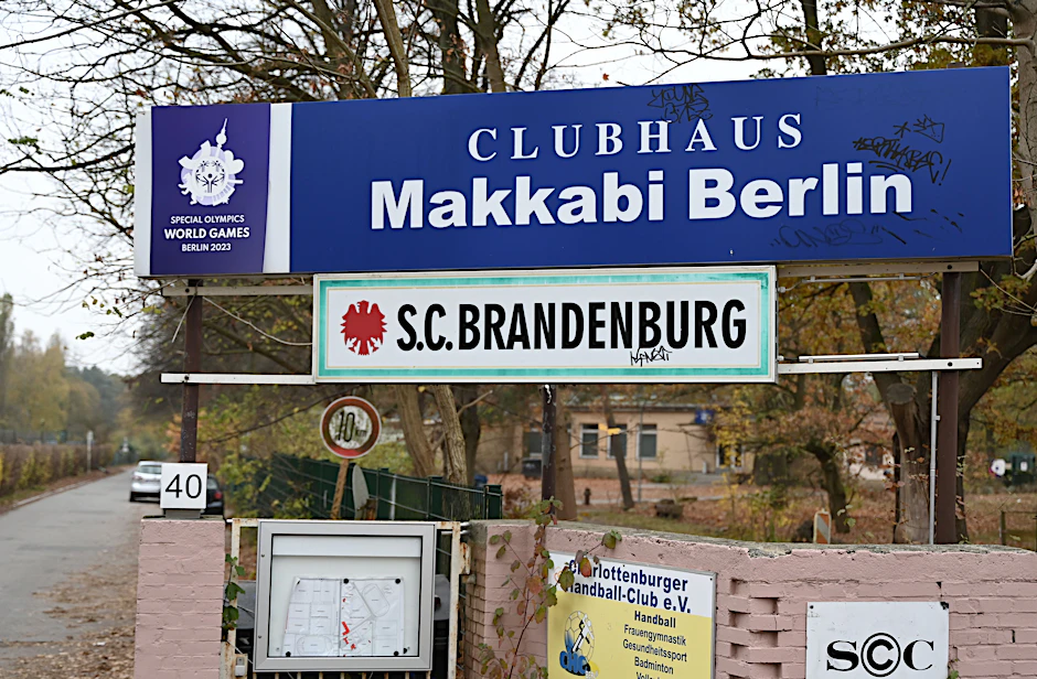 Der Berliner Fußball-Verband ermittelt zu antisemitischen Beschimpfungen und Bedrohungen gegen jüdische Jugend-Fußballer in Neukölln.