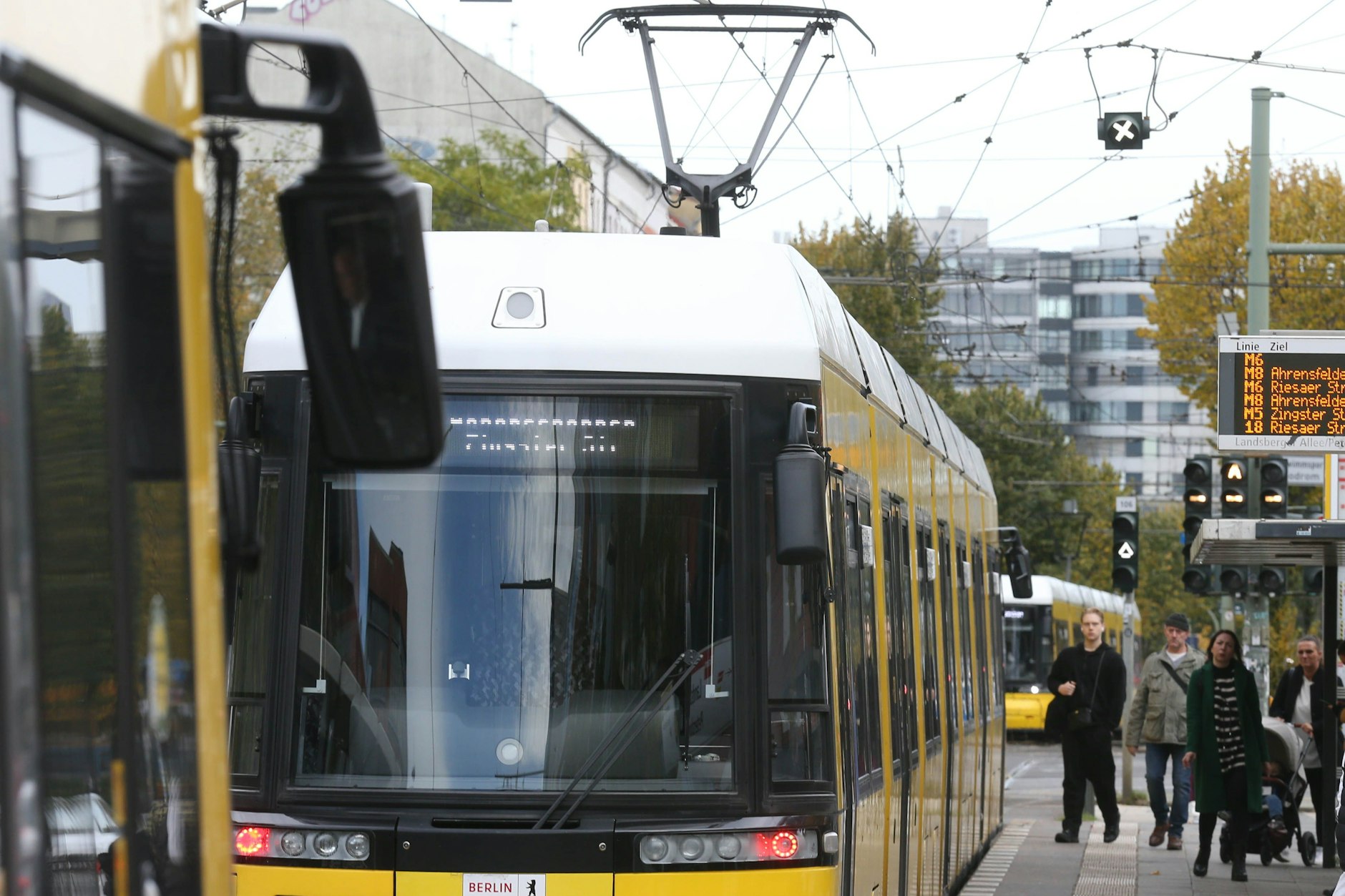 An der Landsberger Allee in Berlin-Lichtenberg ist der Tramverkehr unterbrochen.