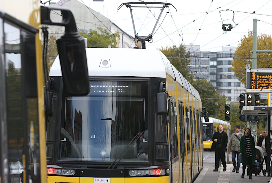 An der Landsberger Allee in Berlin-Lichtenberg ist der Tramverkehr unterbrochen.