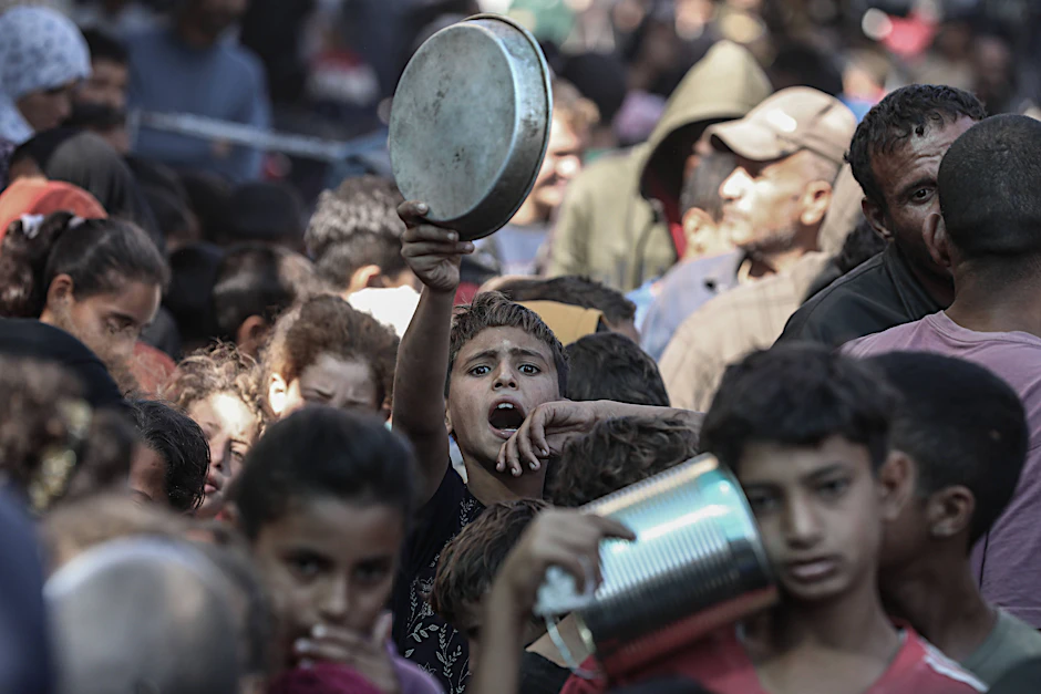 Kinder im Gazastreifen: Einem neuen UN-Bericht zufolge entzieht Israel der palästinensischen Bevölkerung gezielt Nahrung und Wasser. Aber stimmt das?