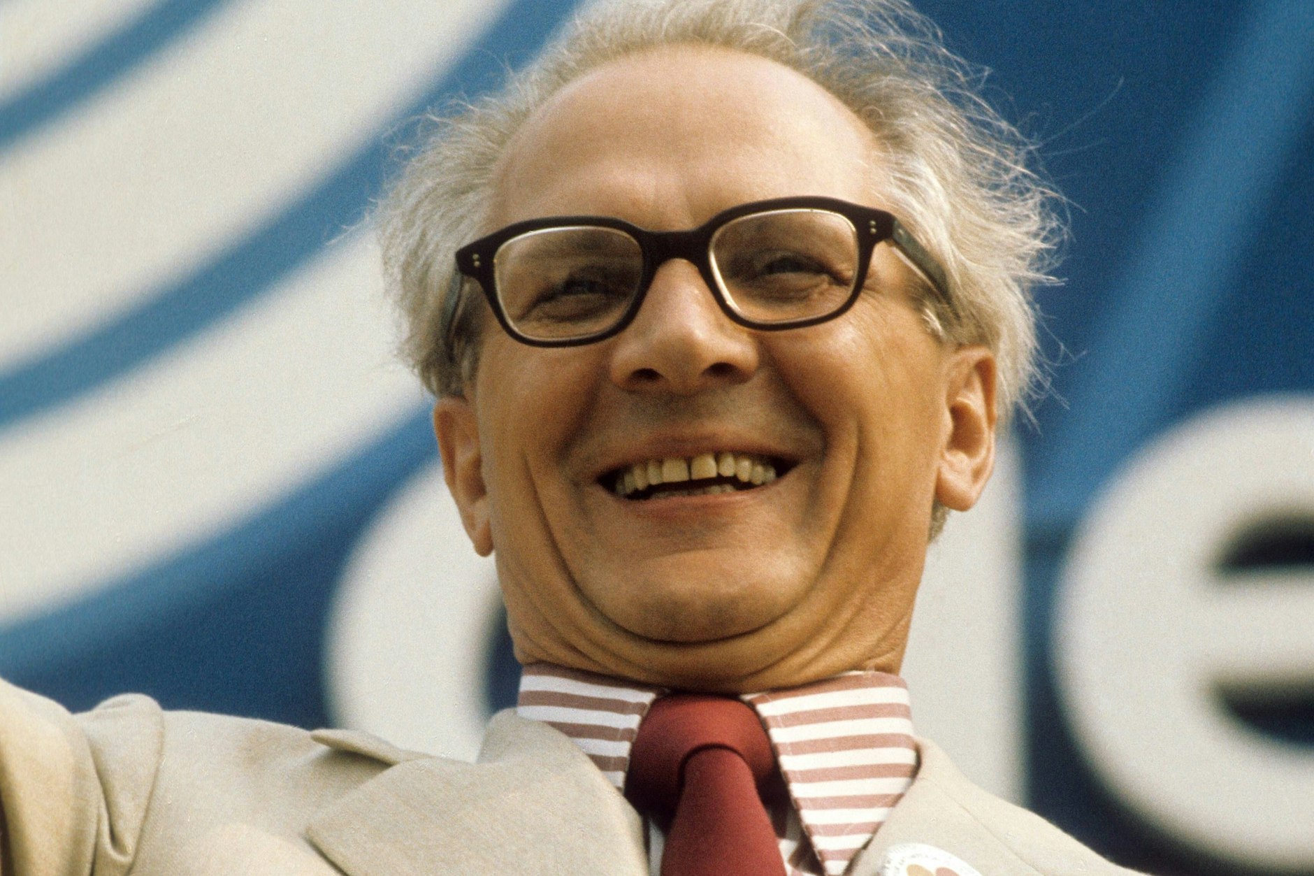 Ob Erich Honecker privat ein heiterer Mensch war - unklar. In Bezug auf die DDR verstand er aber wenig Spaß. Über unsere Witze aus der DDR hätte er deshalb sicher nicht gelacht - oder doch?