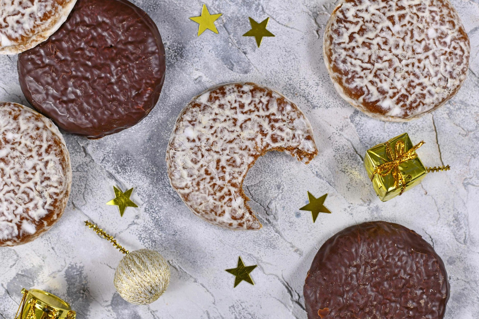 Das Rezept für Lebkuchen ist genial, backen Sie die Weihnachts-Leckerei doch mal selber.