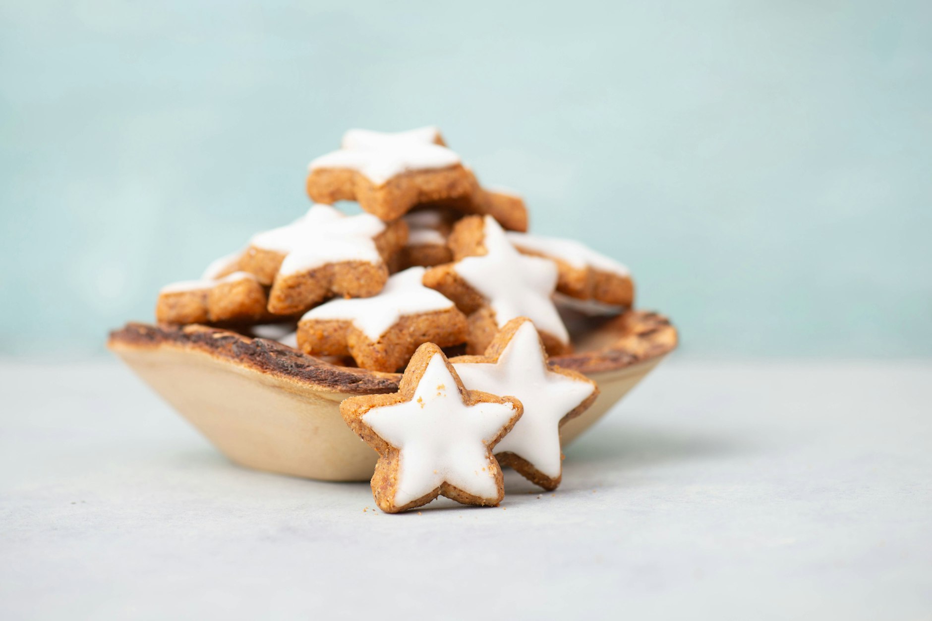 Probieren Sie das Rezept für Zimtsterne gleich mal aus.
