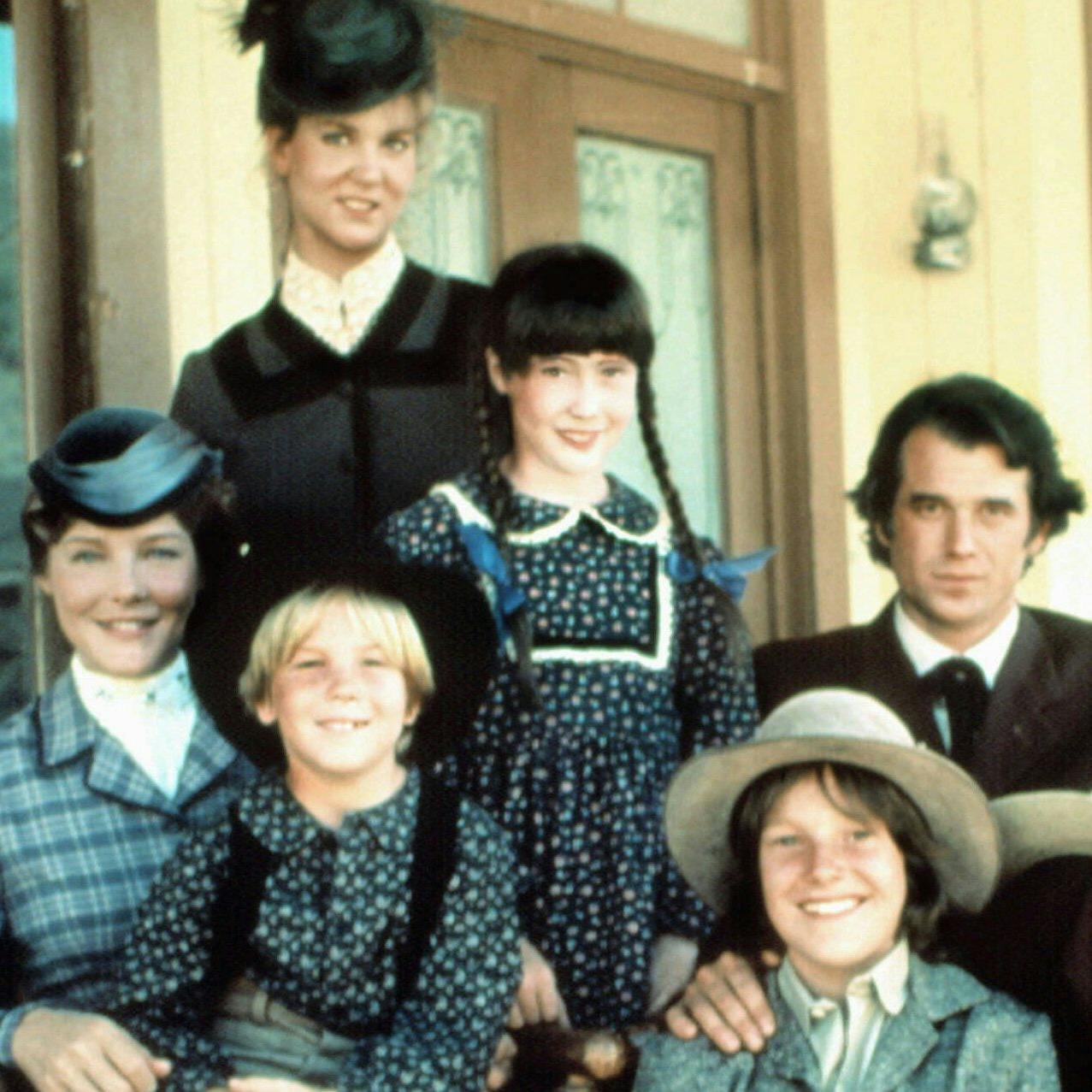 Shannen Dooherty als Jenny Wilder (Bildmitte) mit ihrer Filmfamilie.