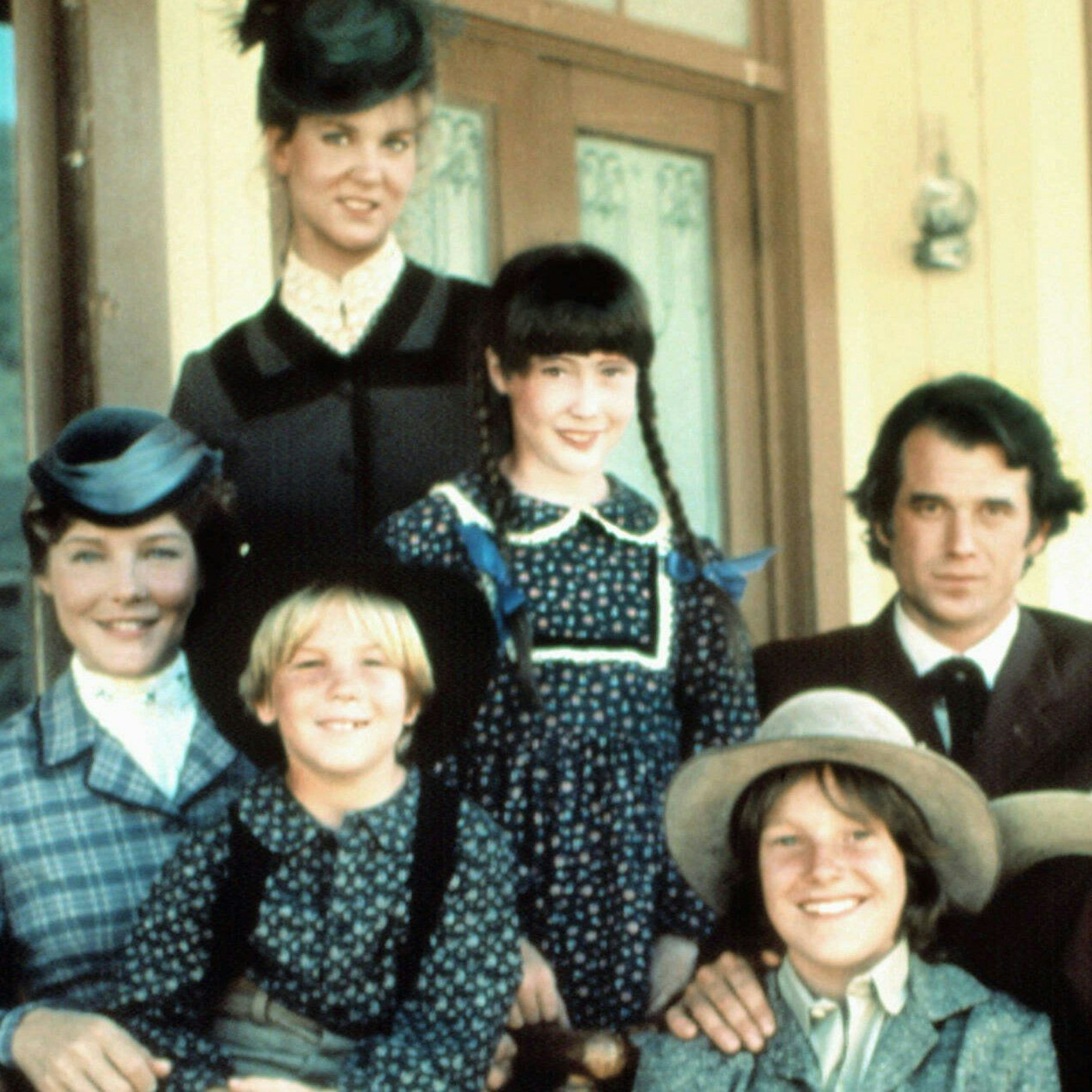 Shannen Dooherty als Jenny Wilder (Bildmitte) mit ihrer Filmfamilie.