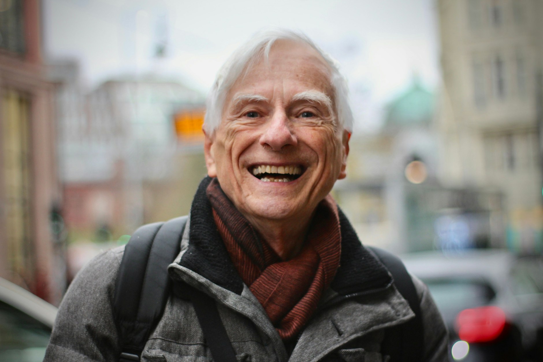 Christoph sieht das mögliche Ende des Deutschlandtickets kritisch: Für ihn wäre die Abschaffung eine Rückkehr zu teureren Stadt- und Regionaltickets – und weniger Mobilität.