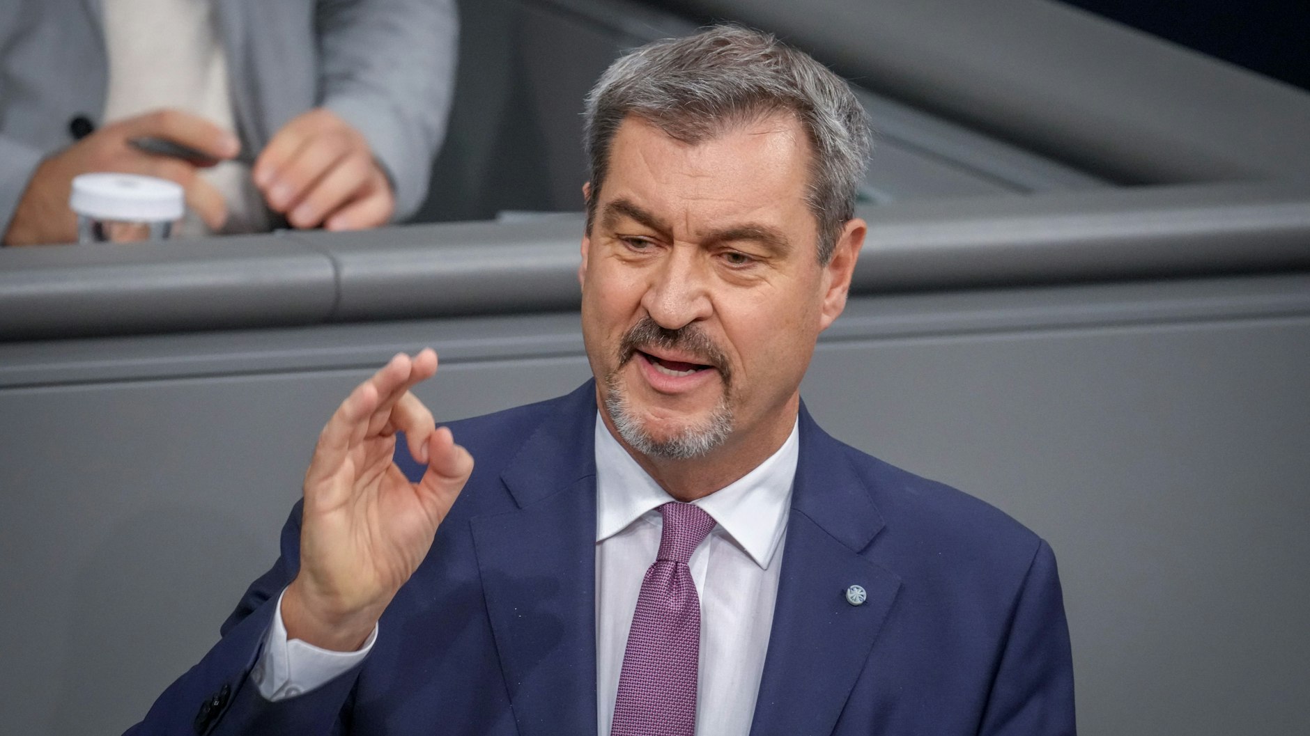 Bayerns Landeschef Markus Söder (CSU) will kein Geld mehr für das Deutschlandticket zahlen und hat nichts dagegen, dass es abgeschafft wird.