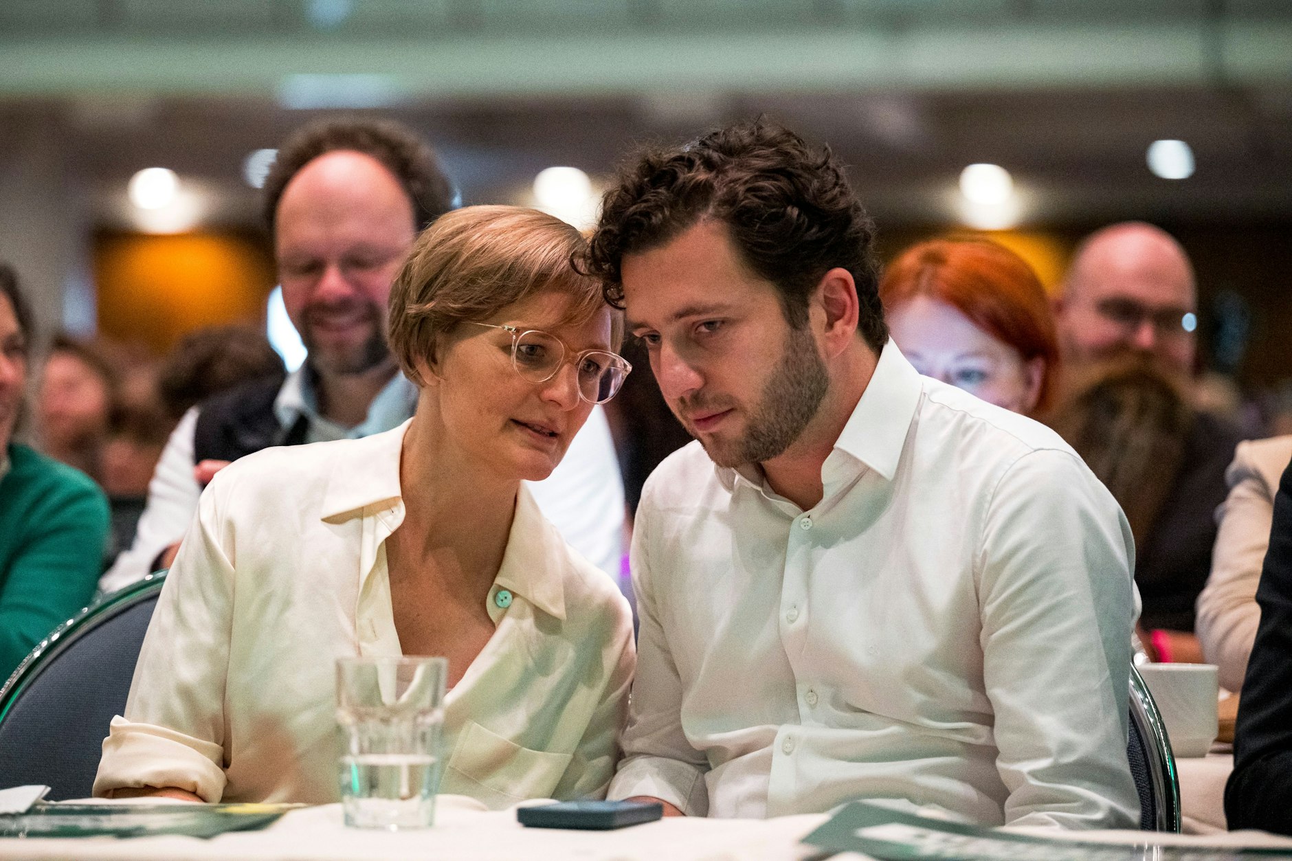 Franziska Brantner und <a href="https://www.berliner-zeitung.de/politik-gesellschaft/warum-ich-felix-banaszak-von-den-gruenen-so-unglaublich-dankbar-bin-li.2264035">Felix Banaszak</a>&nbsp;stimmen die Grünen auf einen schwierigen Wahlkampf ein.