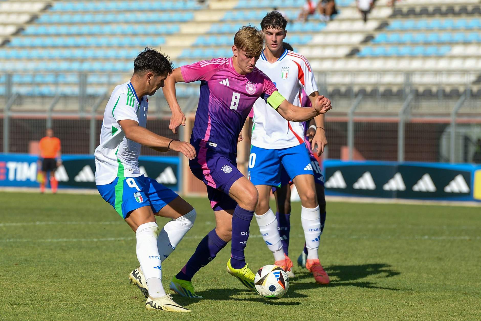 Aljoscha Kemlein (20), Mittelfeld-Hoffnung des 1. FC Union, lief zuletzt als Kapitän der U20-Nationalmannschaft auf und ließ dabei gleich zwei Italiener stehen.