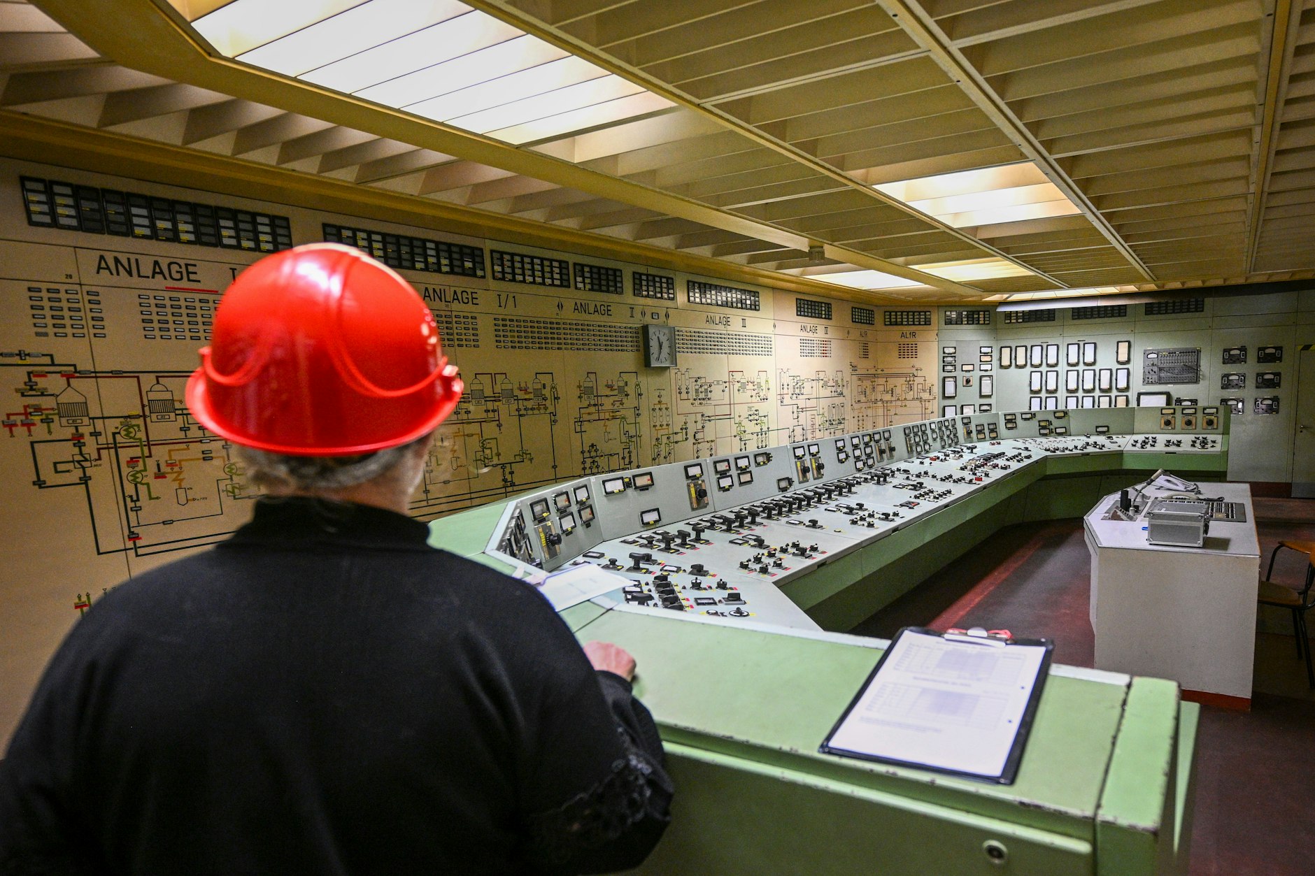 Die Warte der Wasseraufbereitung im Kernkraftwerk Rheinsberg. Das älteste kommerziell genutzte Kernkraftwerk der ehemaligen DDR wurde im Juni 1990 nach 24 Jahren Betriebszeit abgeschaltet und wird derzeit rückgebaut.