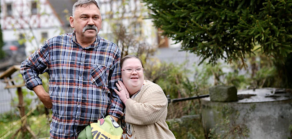 Hausdurchsuchung morgens um sechs: Stefan Niehoff mit seiner Tochter Alexandra, die mit Trisomie zur Welt gekommen ist.