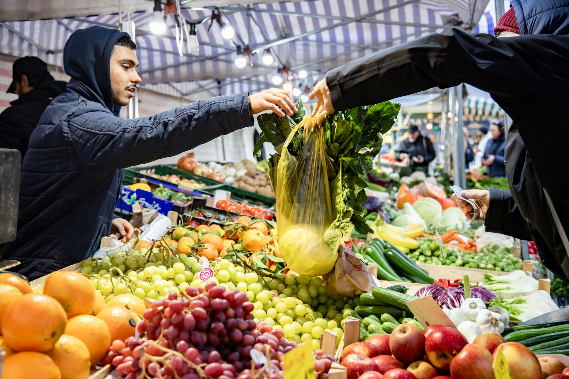 Inflation, Wirtschaftskrise, Ampel-Aus: Wie geht es jetzt den Händlern auf dem Kranoldplatz?