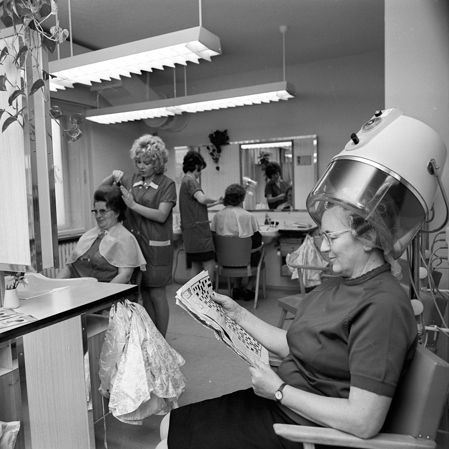 Zu Besuch beim DDR-Friseur: Einmal Schneiden macht 65 Pfennig!