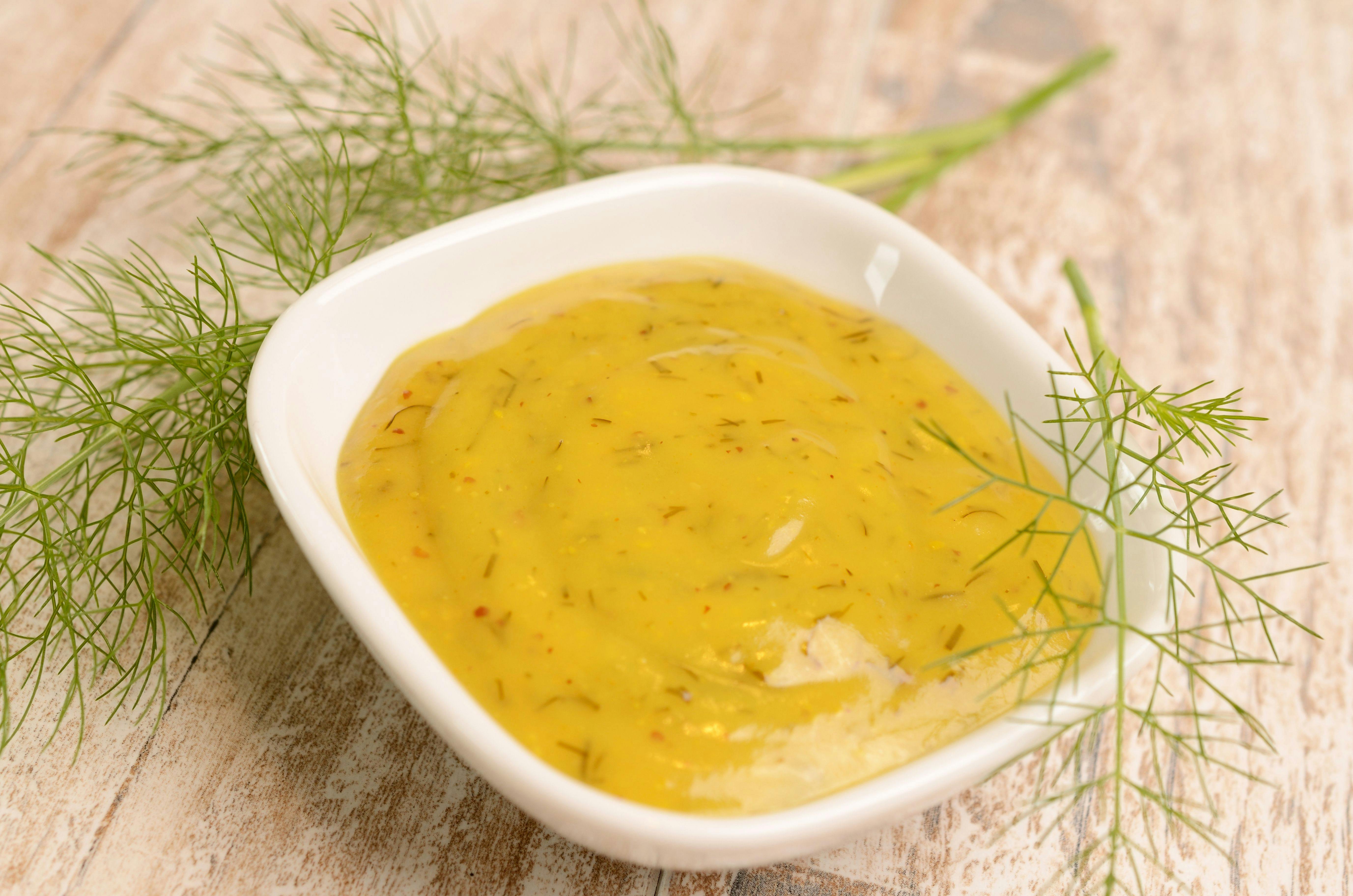 Gebackener Rosenkohl mit Speck und Senfsoße aus dem Ofen – das Rezept