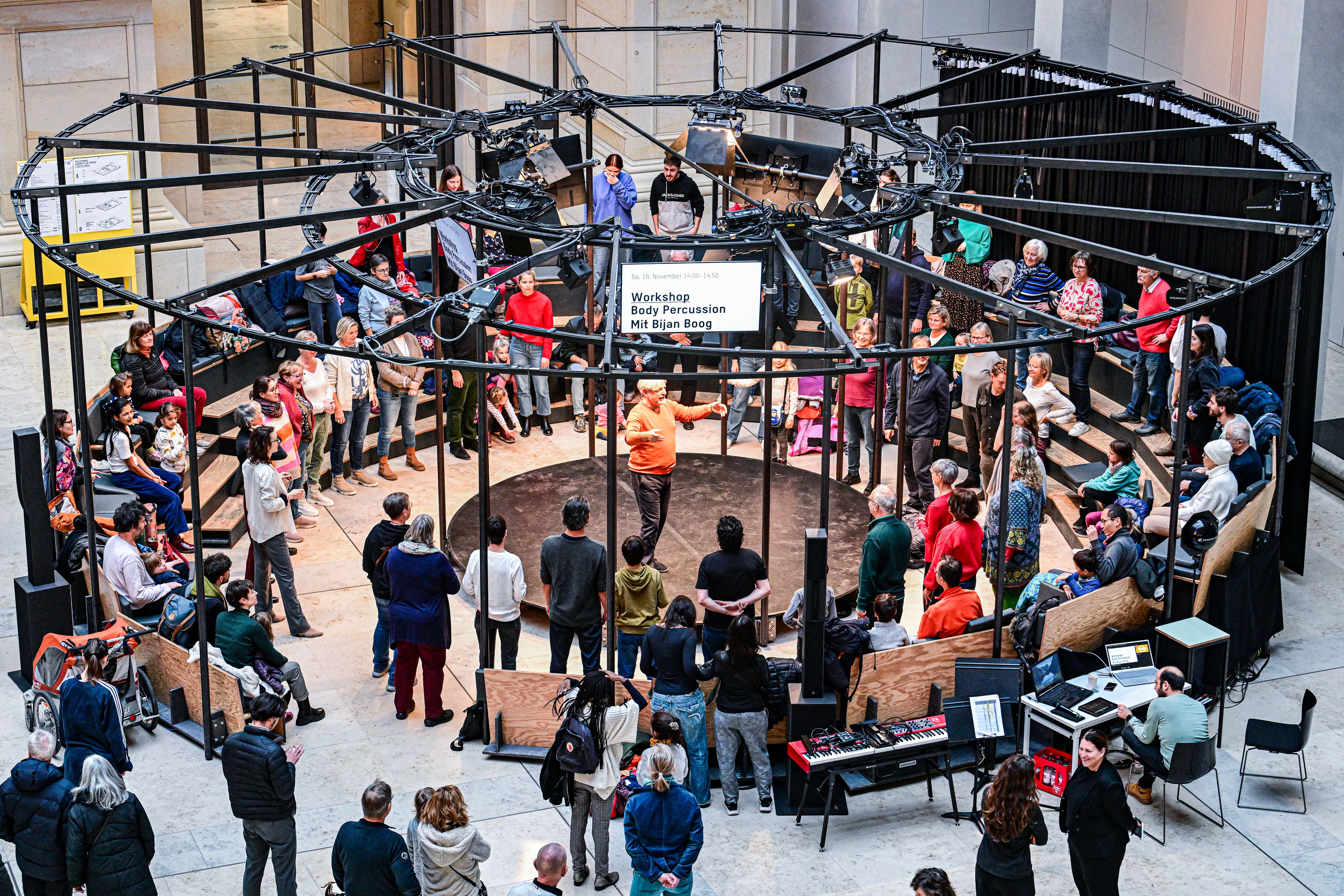 Trotz Verbot: Chöre singen Lindenberg-Song mit „Oberindianer“