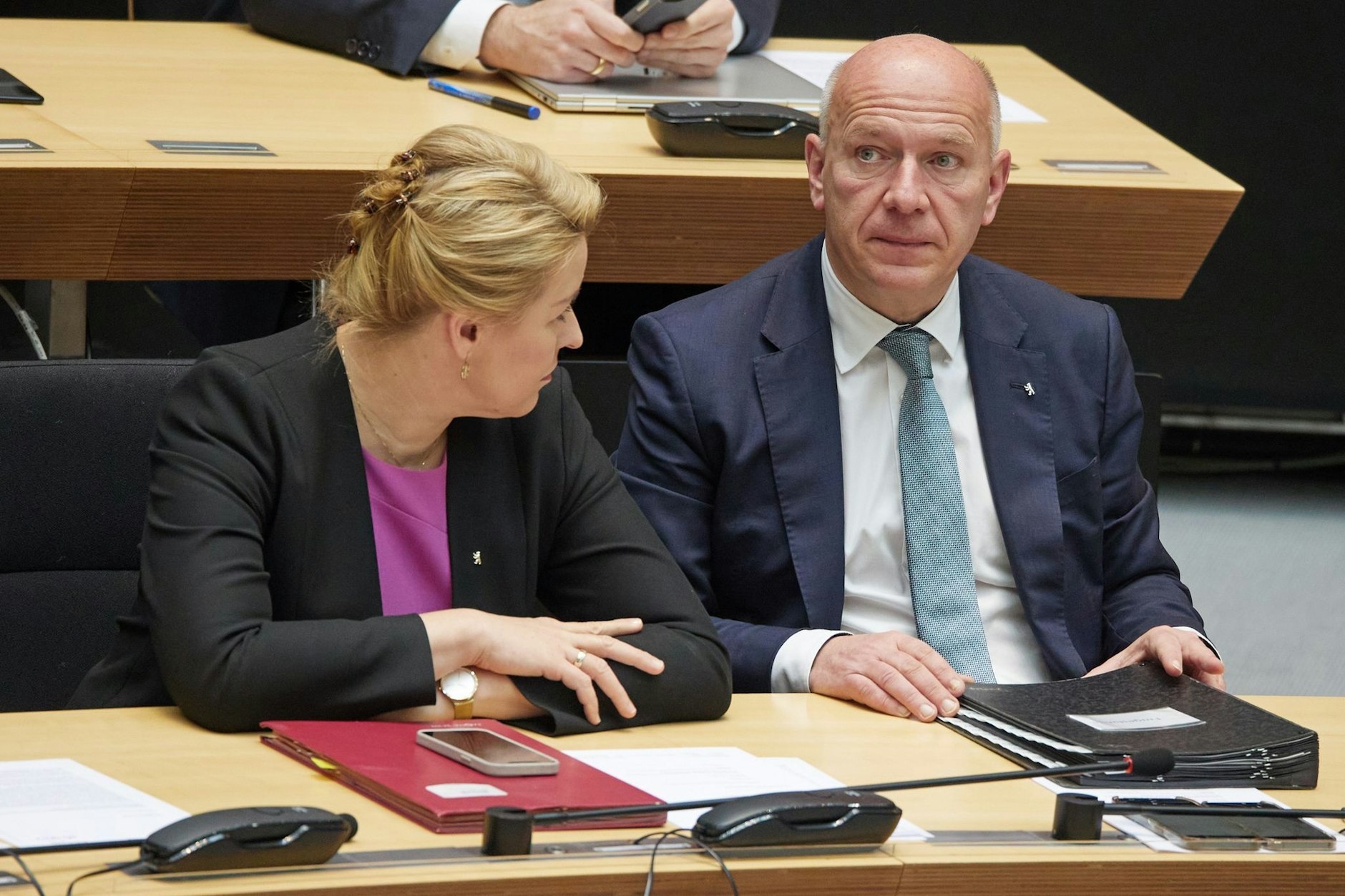 Franziska Giffey (SPD), Wirtschaftssenatorin, und Kai Wegner (CDU), Regierender Bürgermeister, im Abgeordnetenhaus