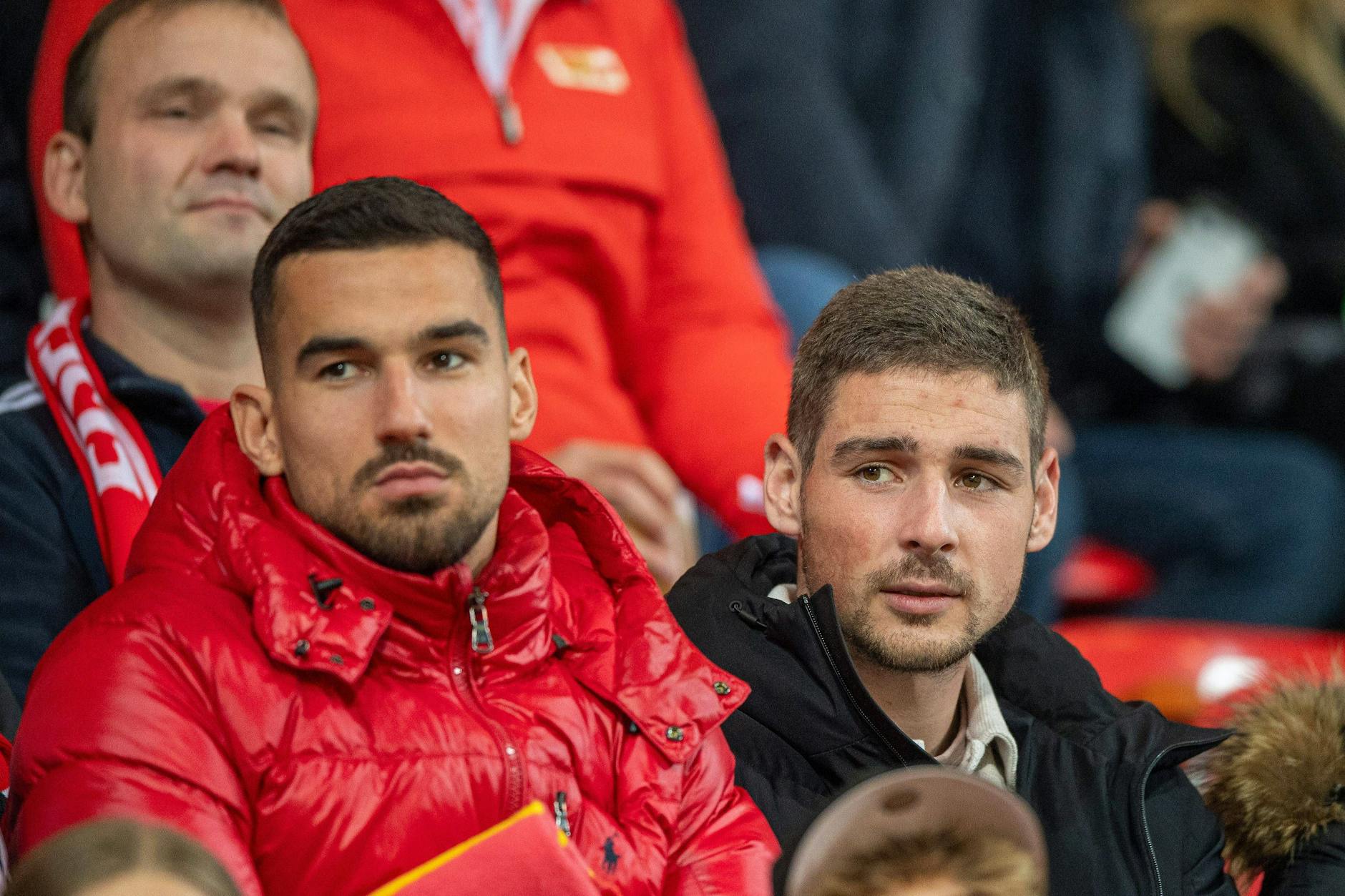 Die Zugänge Ivan Prtajin (28, l.) und Andrej Ilic (24) schmoren beim 1. FC Union auf der Tribüne. Beide Stürmer könnten die Eisernen im Winter bereits wieder verlassen.