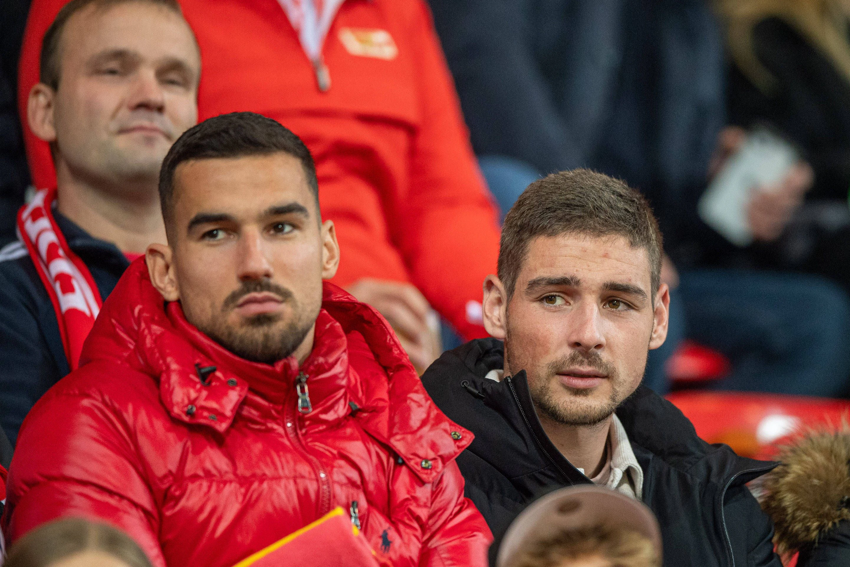 Die Zugänge Ivan Prtajin (28, l.) und Andrej Ilic (24) schmoren beim 1. FC Union auf der Tribüne. Beide Stürmer könnten die Eisernen im Winter bereits wieder verlassen.