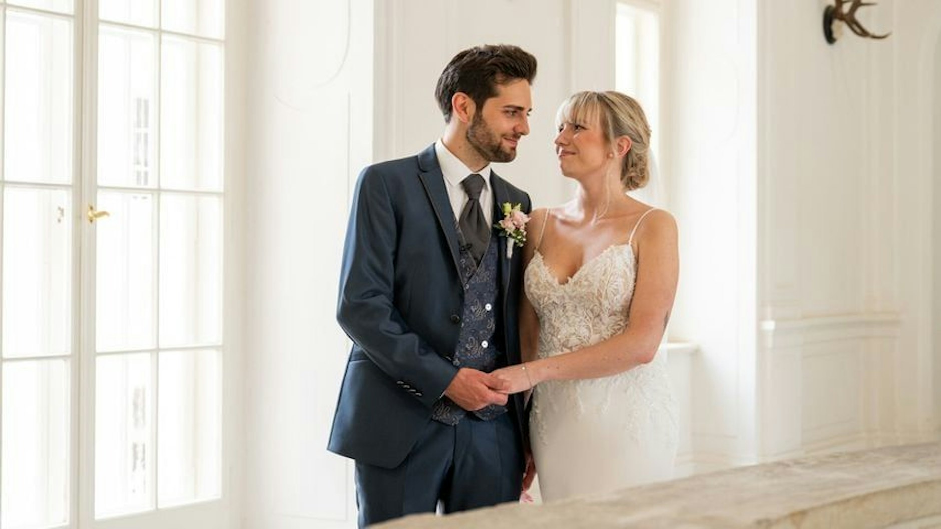 Es fing so romantisch an - doch auch bei Pia und Toni hängt der Himmel nicht nur voller Geigen. Wie geht es für das Paar aus „Hochzeit auf den ersten Blick“ weiter?