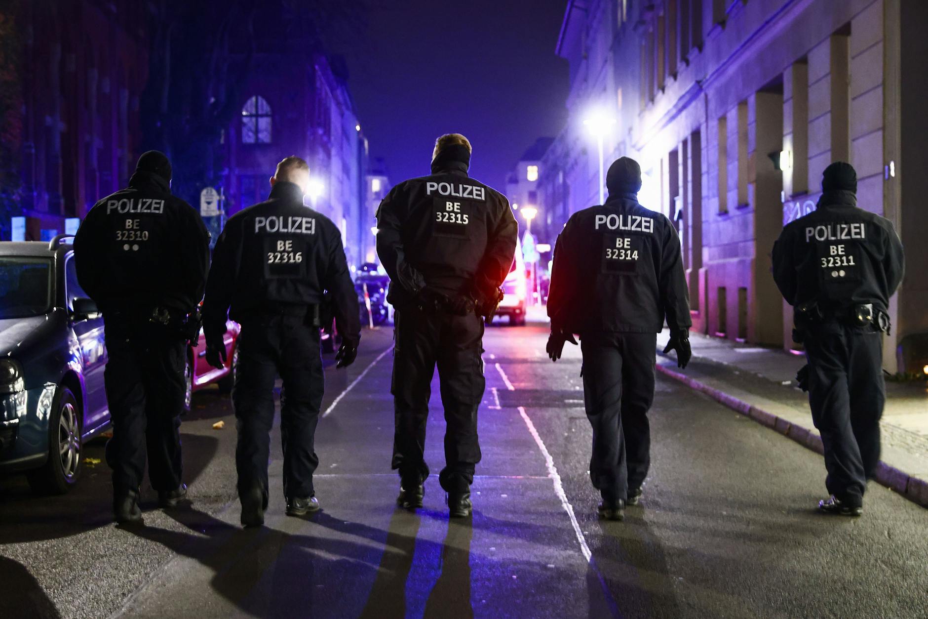 Tag und Nacht sind die Berliner Polizisten im Einsatz.