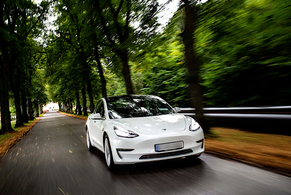 Tesla Model 3: Das ist kein Sonntagswagen – das ist Zukunft. Doch die Konkurrenz aus China ist nicht zu unterschätzen.