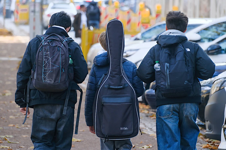 Um die Sicherheit vor dem Leibniz Gymnasium zu erhöhen, wurde eine temporäre Schulstraße eingerichtet.