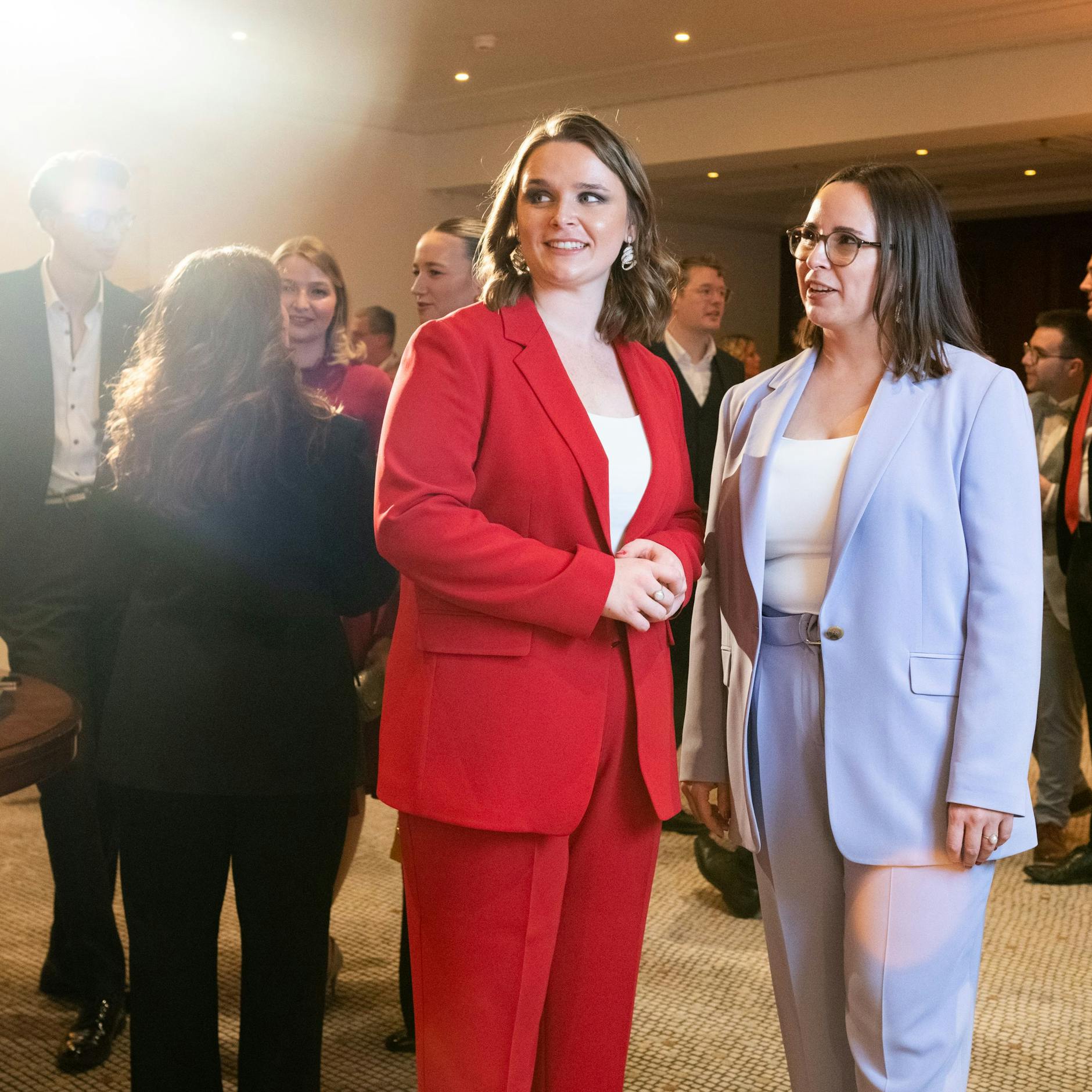 Image - Die Gen Z im Hotel Adlon Berlin: „Wir haben das Gefühl, dass die Politik an uns vorbeiregiert“