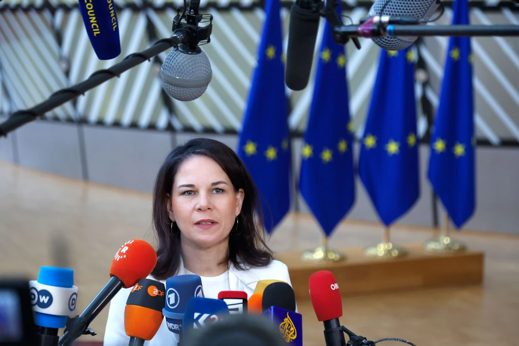 Drohnen für Russland? Baerbock droht China
