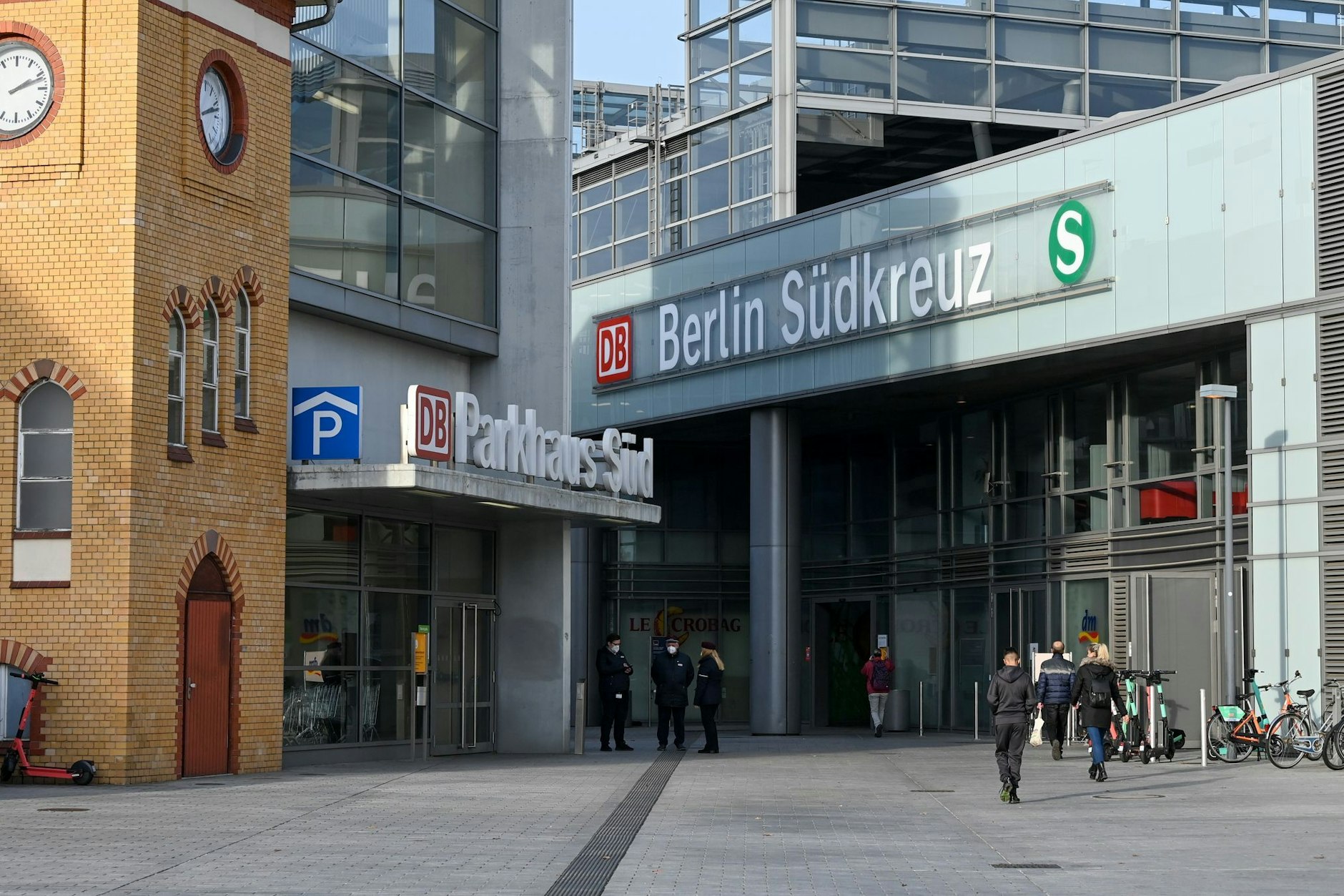 Der S-Bahnhof Südkreuz. Hier soll eine neue BSR-Zentrale entstehen.