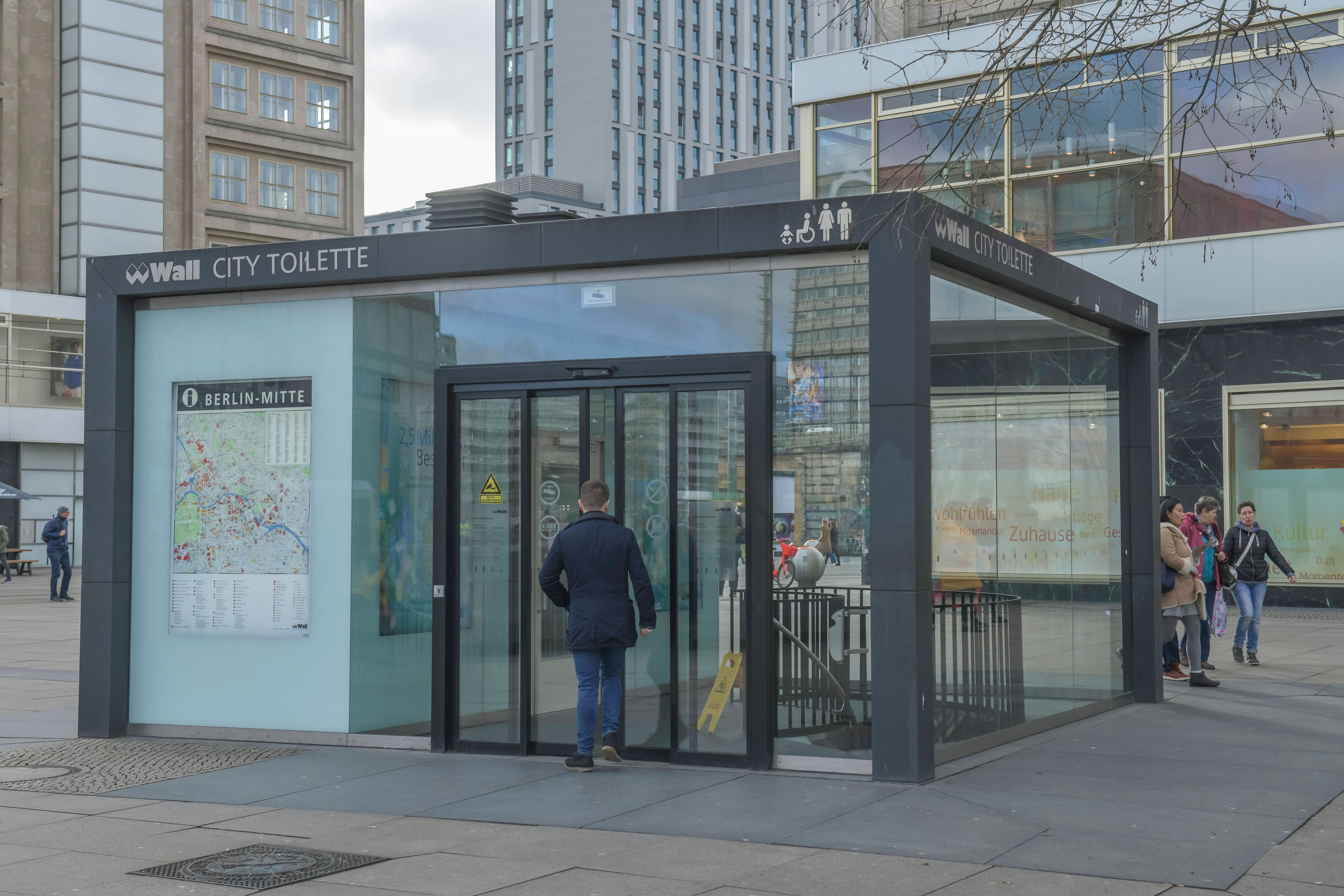 Berlins meistgenutztes Klo: Es steht am Alexanderplatz