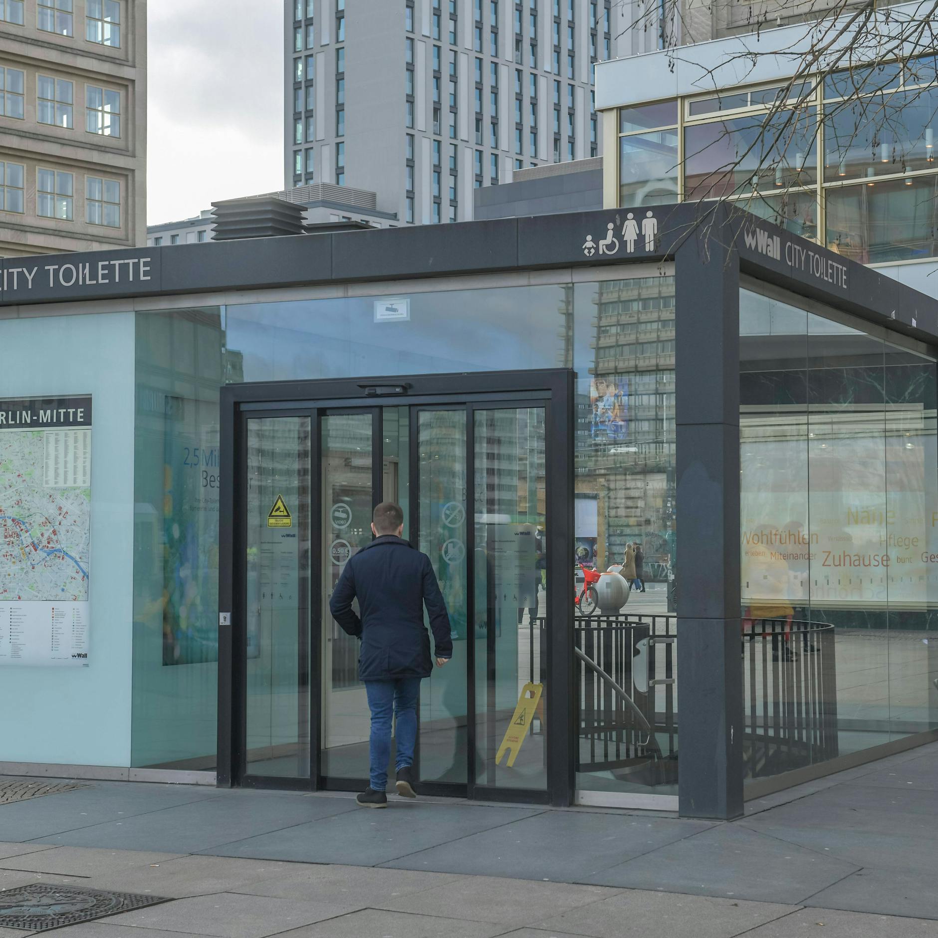 Berlins meistgenutztes Klo: Es steht am Alexanderplatz