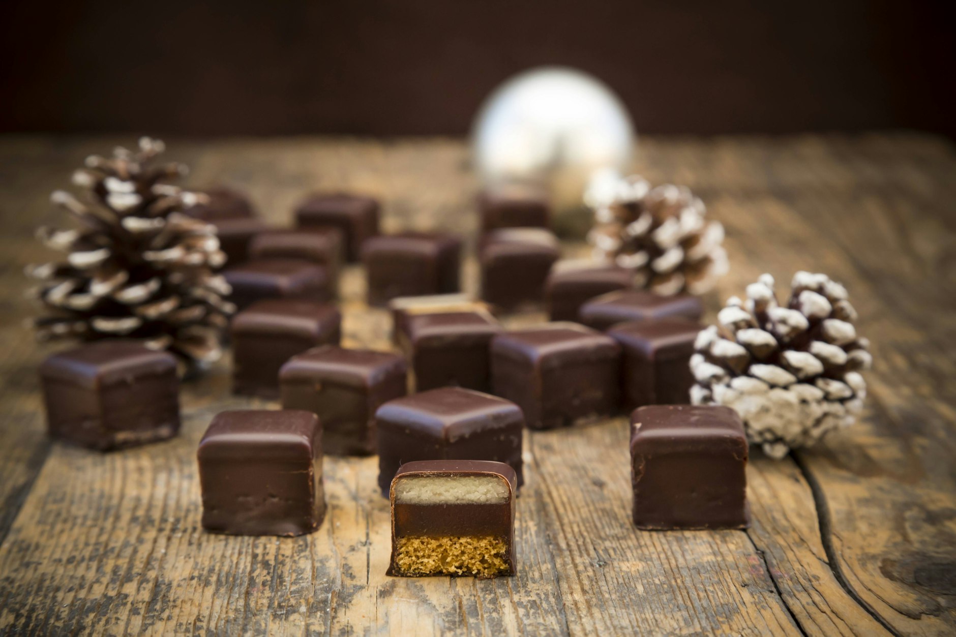 Sie gehören zur Advents- und Weihnachtszeit wie der Schoko-Weihnachtsmann: Dominosteine.