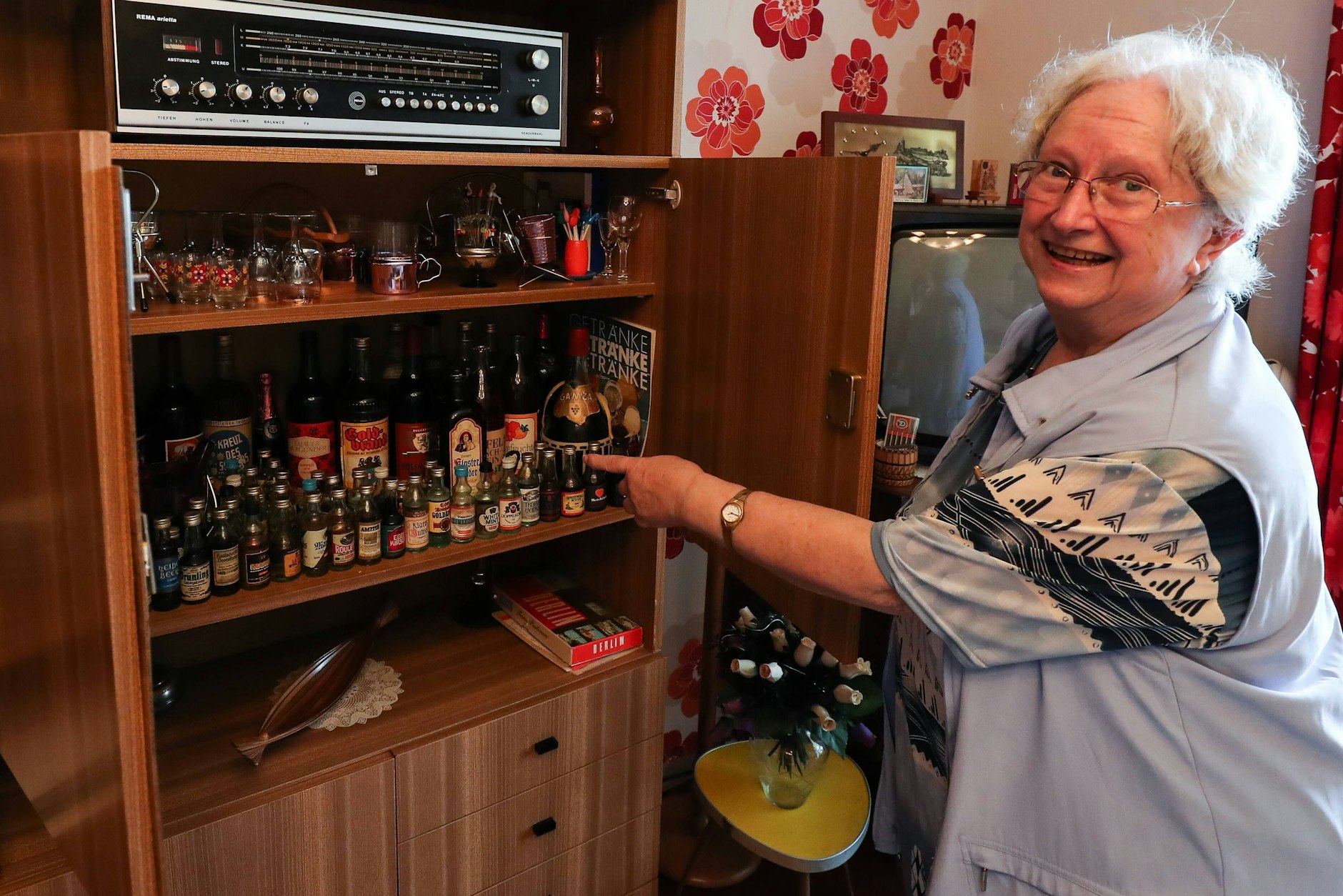 In jeder DDR-Schrankwand versteckten sich die Schnäpse - sie wurden als Verdauer nach dem üppigen Essen serviert.