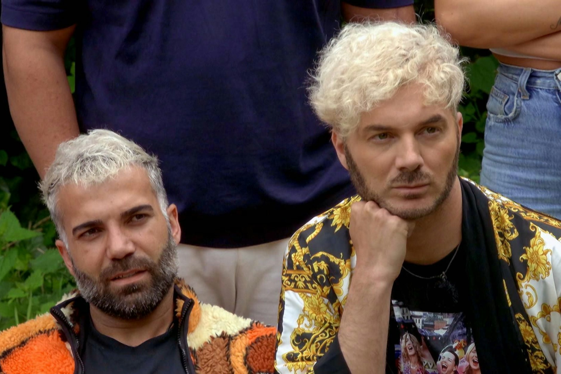 Rafi Rachek und Sam Dylan werden nicht von allen zu ihrem Sommerhaus-Sieg beglückwünscht.