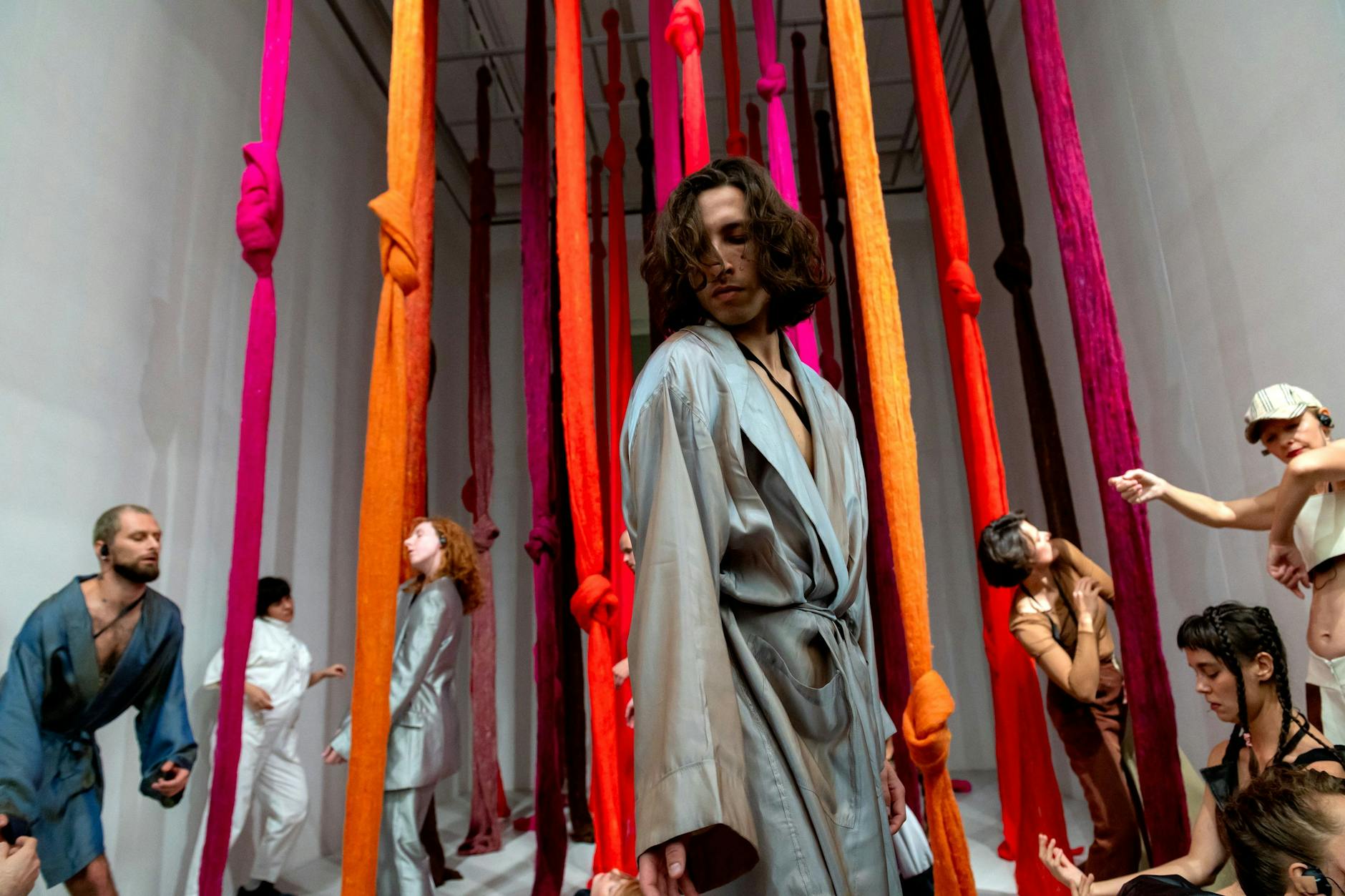 Aufführung von „Museum of Bodys“ bei der Eröffnung des Museums für Moderne Kunst in Warschau