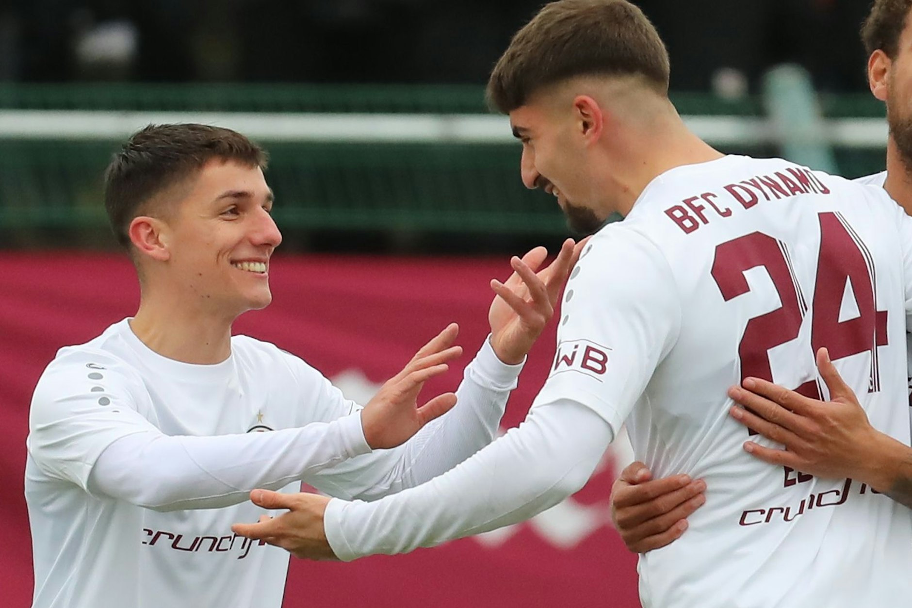 Karim El Abed freut sich über sein 1:0 gegen Delay Sports, hat gute Chancen, gegen Hertha in der BFC-Innenverteidigung dabei zu sein. Ben Meyer (l.) ist links hinten gesetzt.