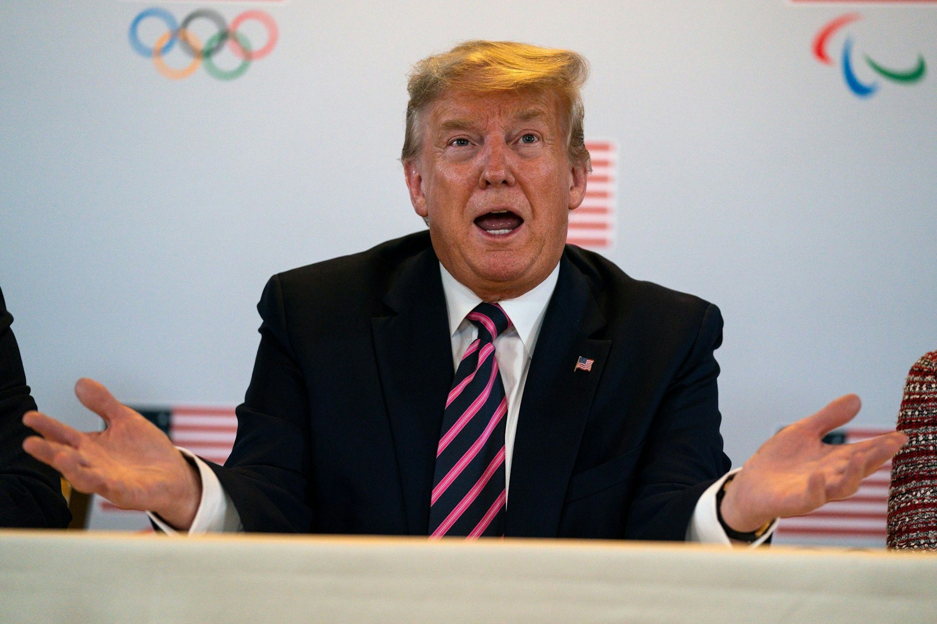 Donald Trump, Präsident der USA, erhält bei seinem persönlichen Kampf gegen Transfrauen nun Unterstützung vom Olympischen Komitee der USA.