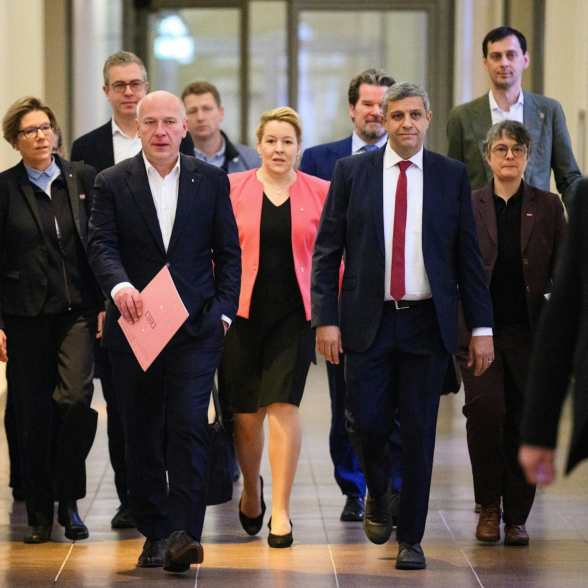 3 Mrd. Euro gestrichen: So lässt der Senat die Berliner bluten