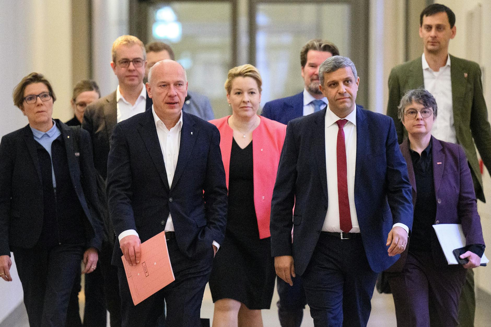 Die Spitzen von CDU und SPD bei der Vorstellung des neuen Haushalts