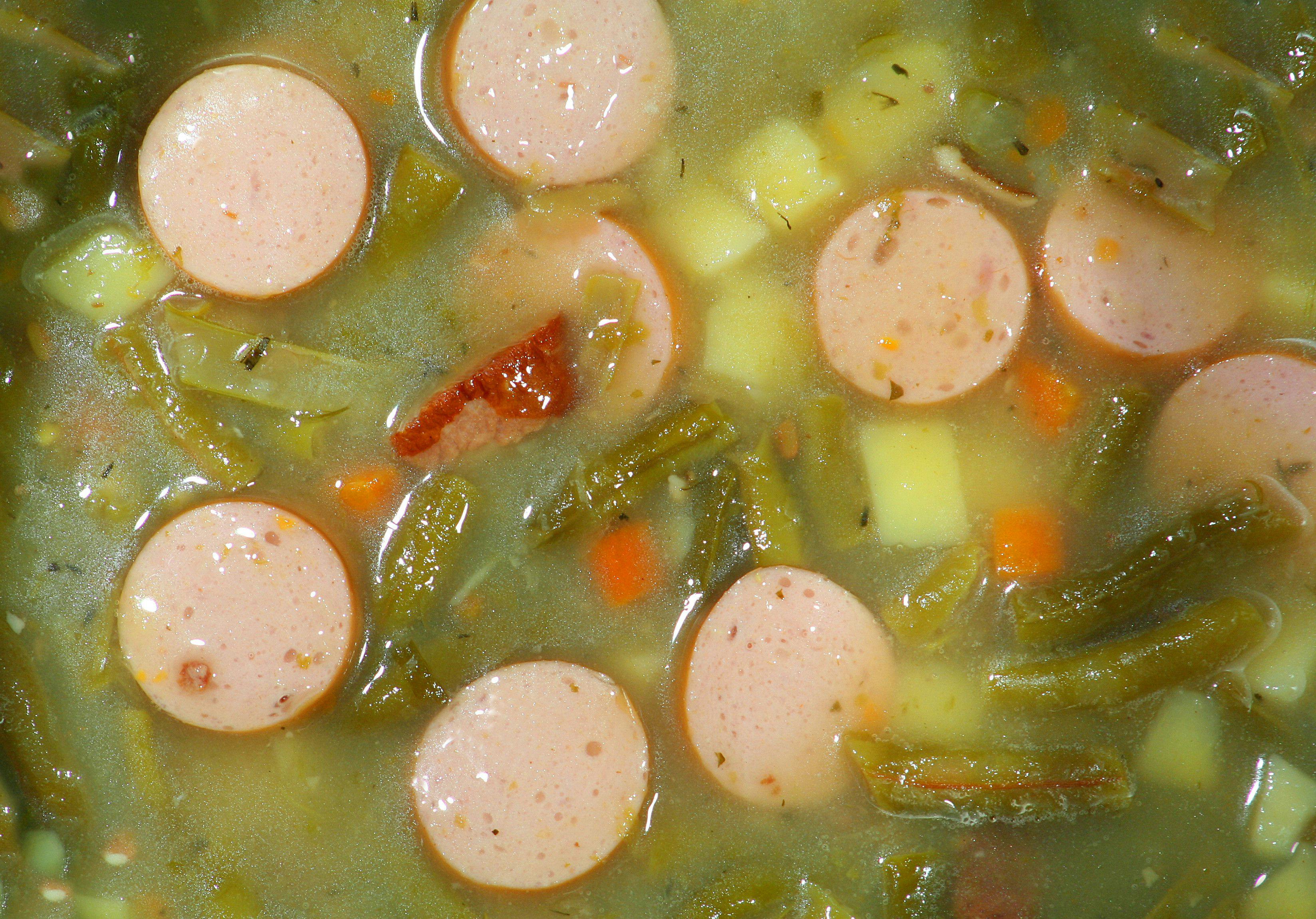 Der beste Bohneneintopf nach Omas Rezept: Lecker mit Bockwurst! Der beste Bohneneintopf nach Omas Rezept: Lecker mit Bockwurst!