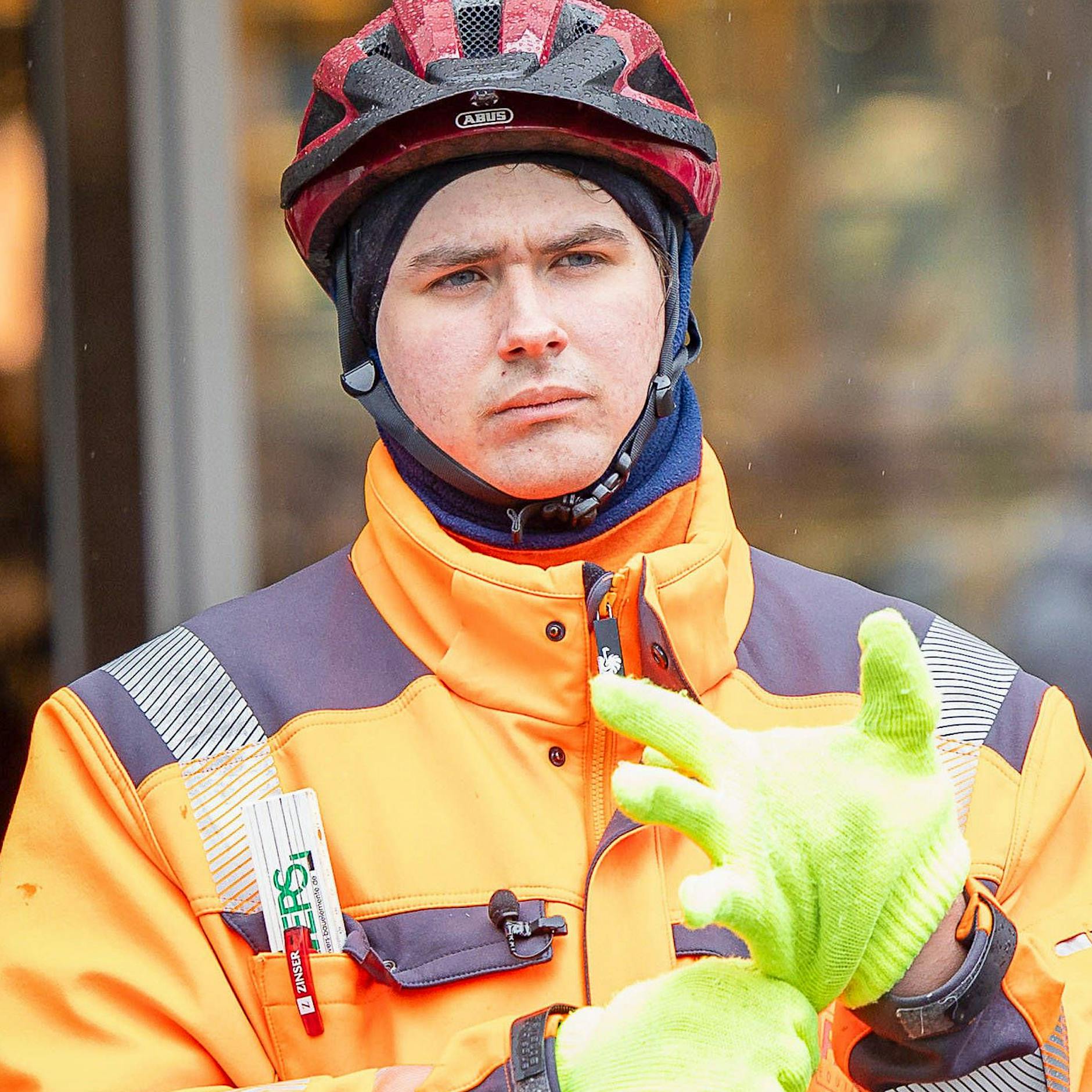 Anzeigenhauptmeister Niclas M.: Verstörendes Video mit Hitler-Bart!